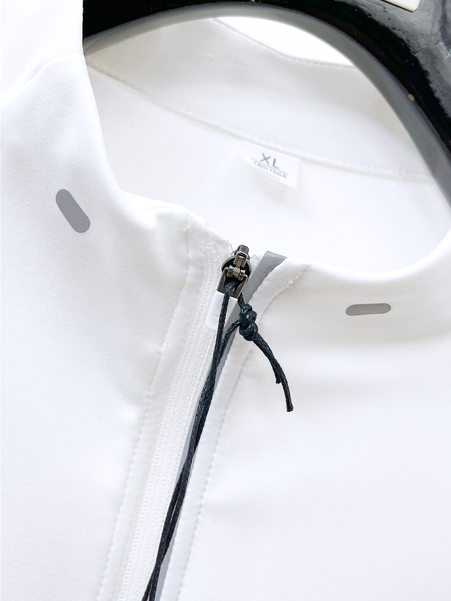 P迪桑特 25ss早秋【新品】圆领打底衫单穿卫衣爆款 超前卫设计风格 细腻舒适 穿着非常轻便不易起皱。多