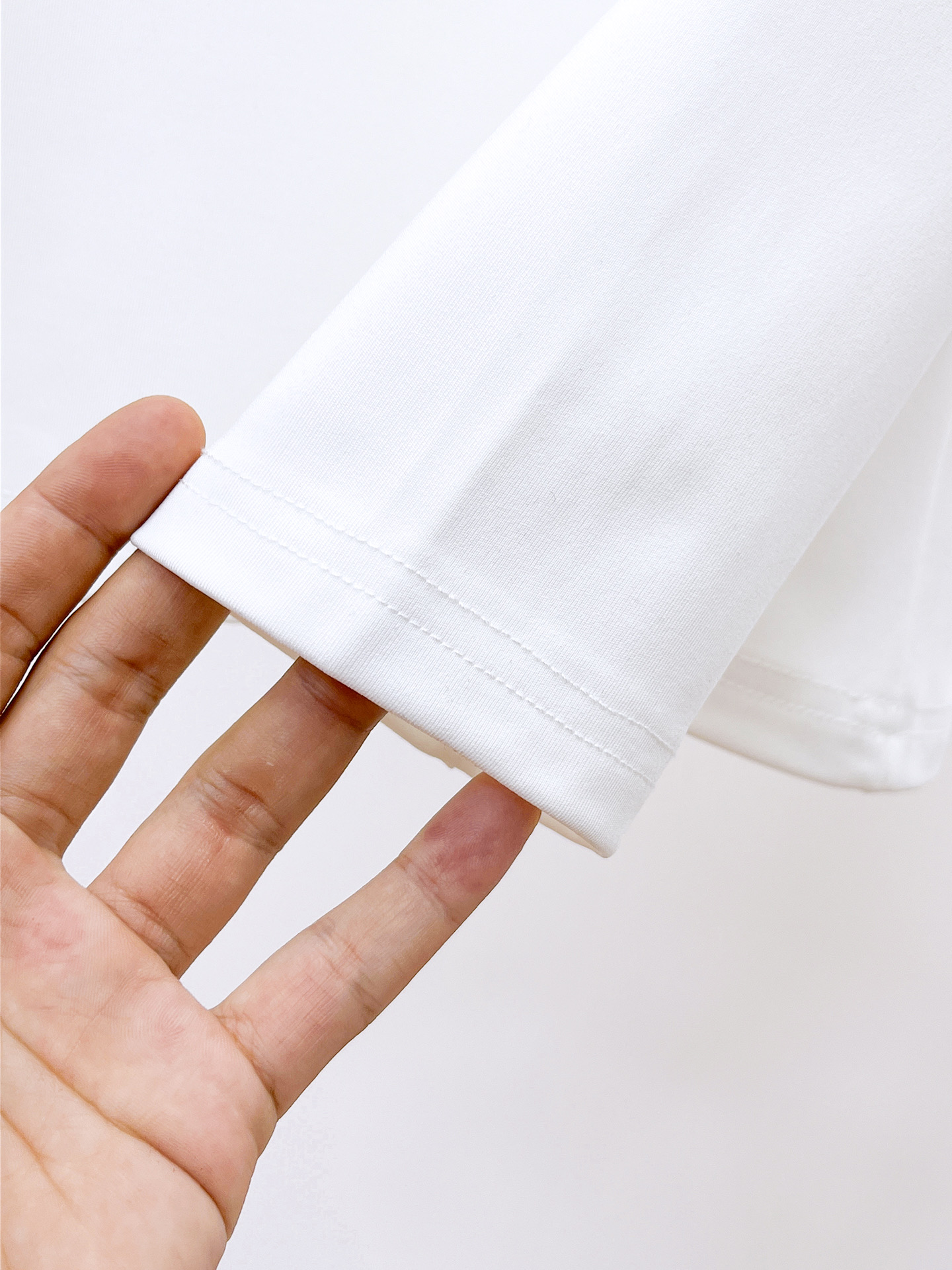 P迪桑特 25ss早秋【新品】圆领打底衫单穿卫衣爆款 超前卫设计风格 细腻舒适 穿着非常轻便不易起皱。多