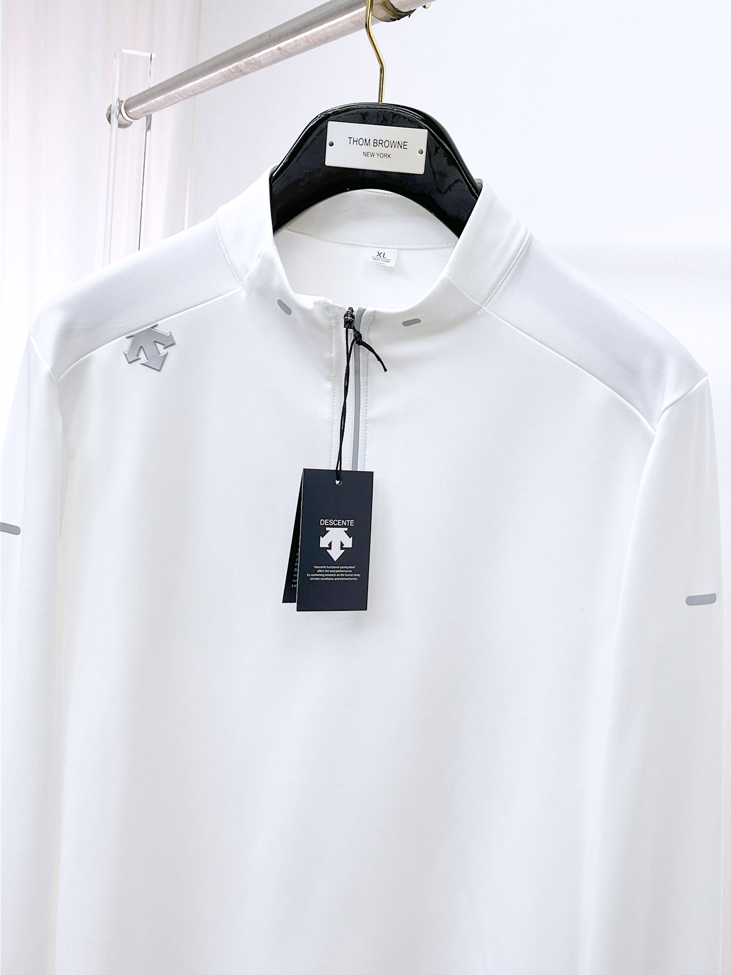 P迪桑特 25ss早秋【新品】圆领打底衫单穿卫衣爆款 超前卫设计风格 细腻舒适 穿着非常轻便不易起皱。多