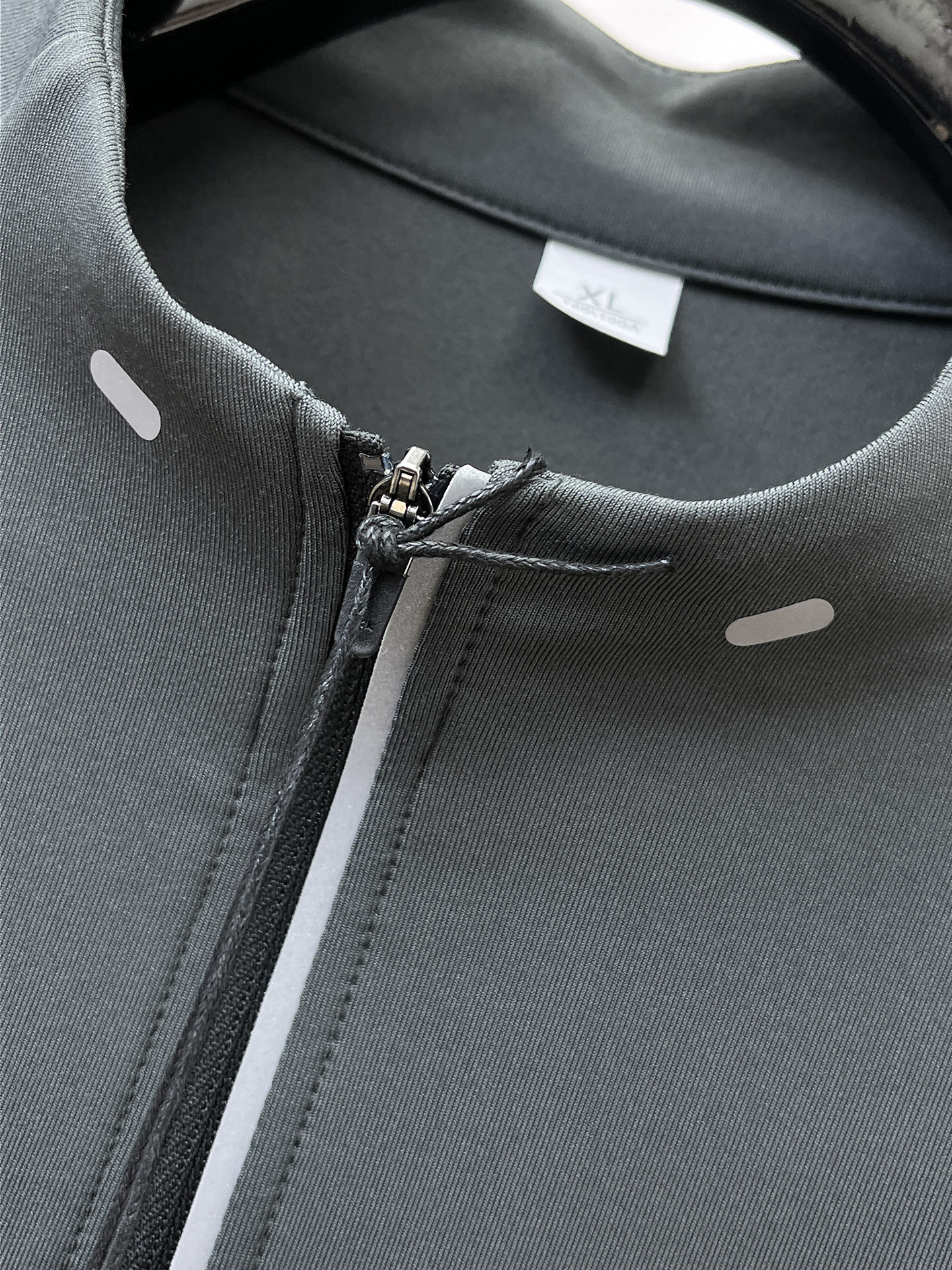 P迪桑特 25ss早秋【新品】圆领打底衫单穿卫衣爆款 超前卫设计风格 细腻舒适 穿着非常轻便不易起皱。多