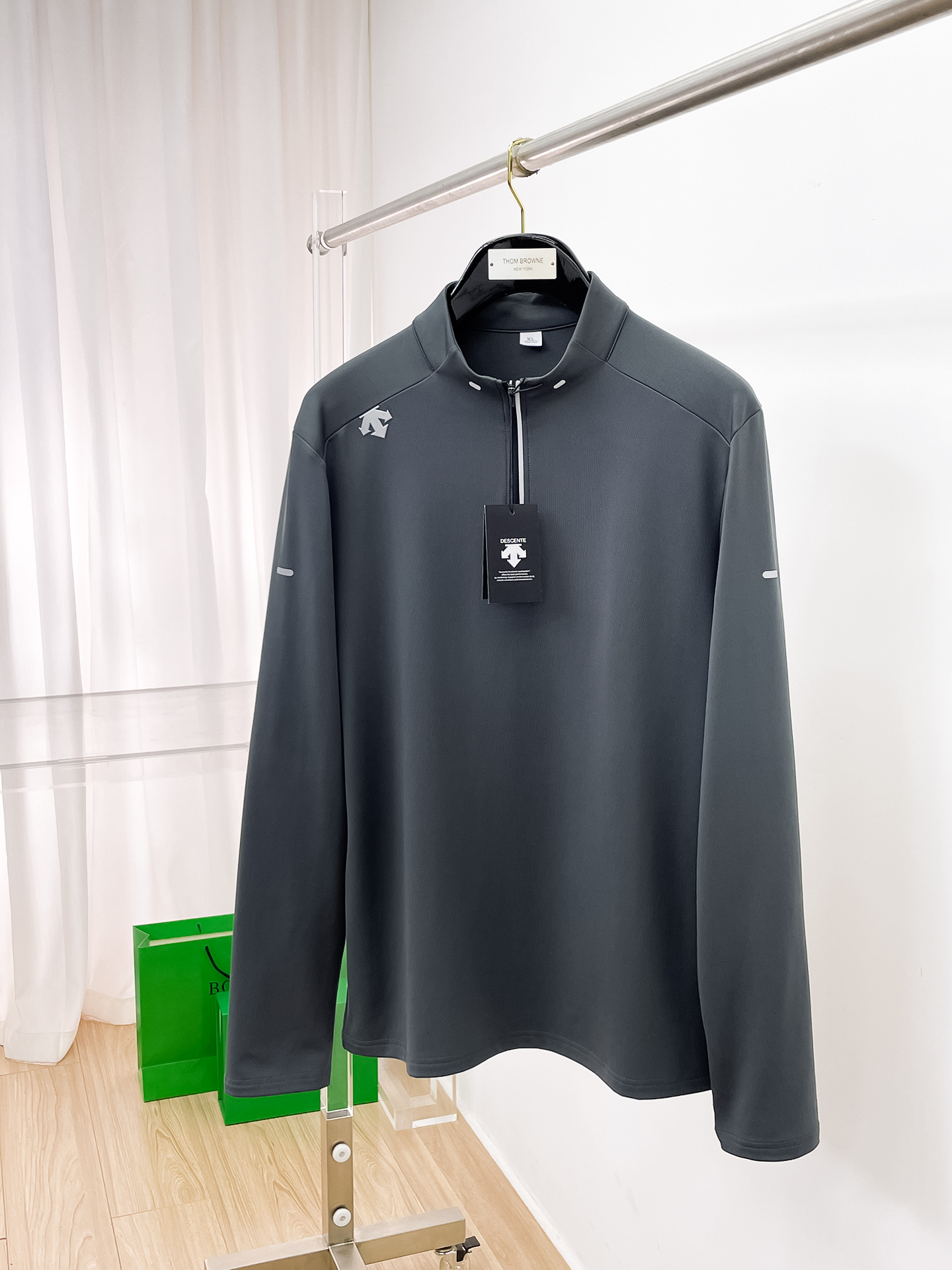 P迪桑特 25ss早秋【新品】圆领打底衫单穿卫衣爆款 超前卫设计风格 细腻舒适 穿着非常轻便不易起皱。多