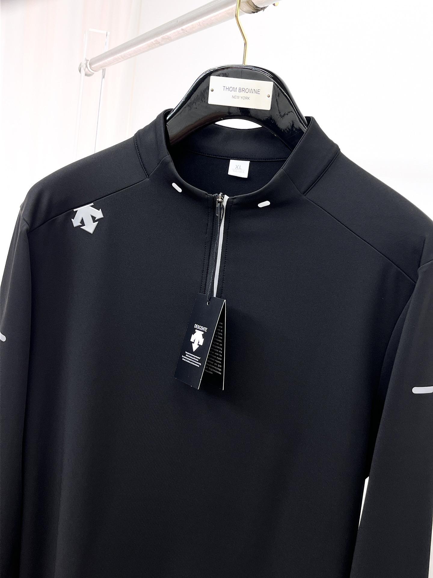 P迪桑特 25ss早秋【新品】圆领打底衫单穿卫衣爆款 超前卫设计风格 细腻舒适 穿着非常轻便不易起皱。多