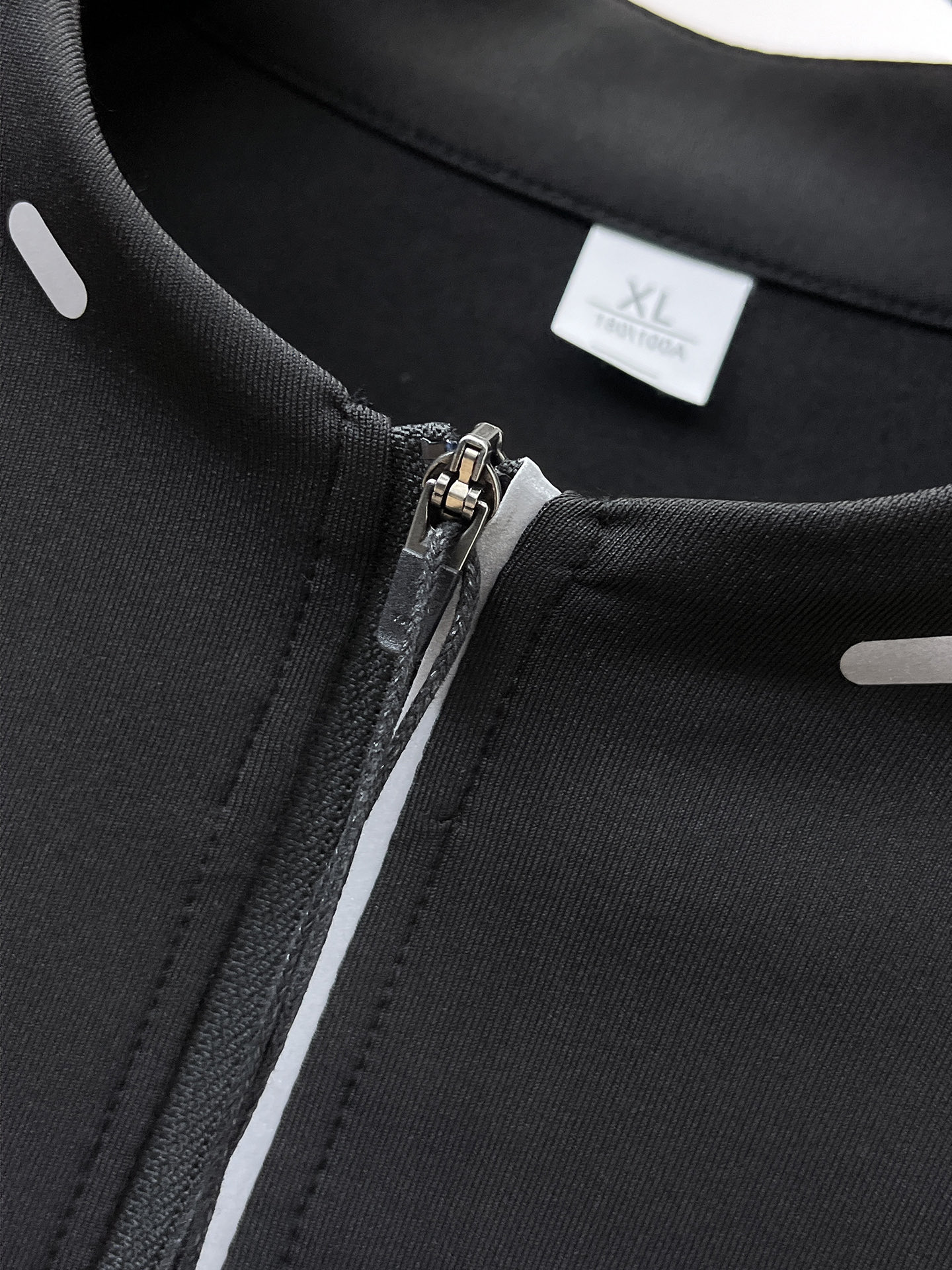 P迪桑特 25ss早秋【新品】圆领打底衫单穿卫衣爆款 超前卫设计风格 细腻舒适 穿着非常轻便不易起皱。多