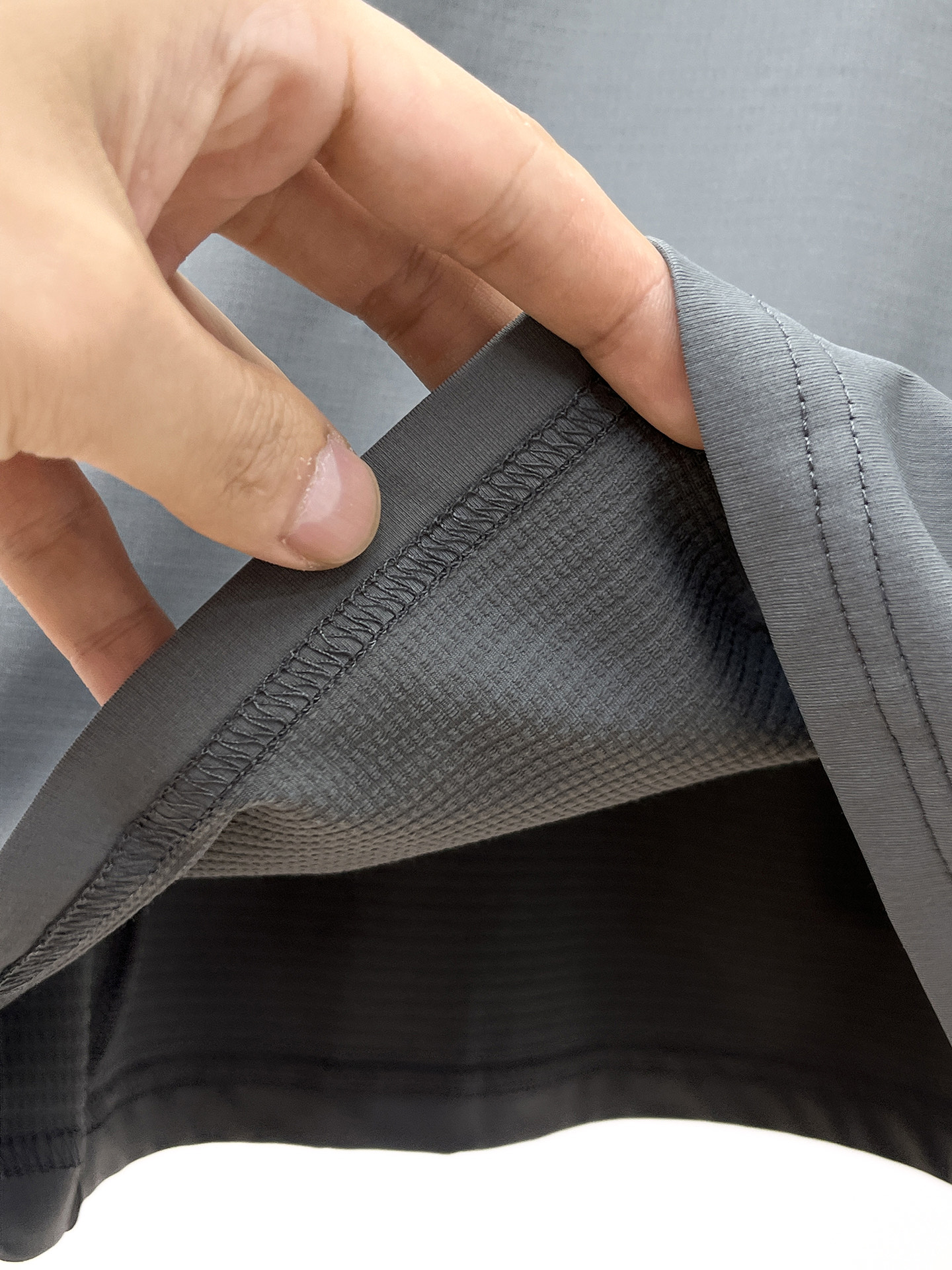 P始祖鸟25ss早秋【新品】圆领打底衫单穿卫衣爆款 超前卫设计风格 细腻舒适 穿着非常轻便不易起皱。多重