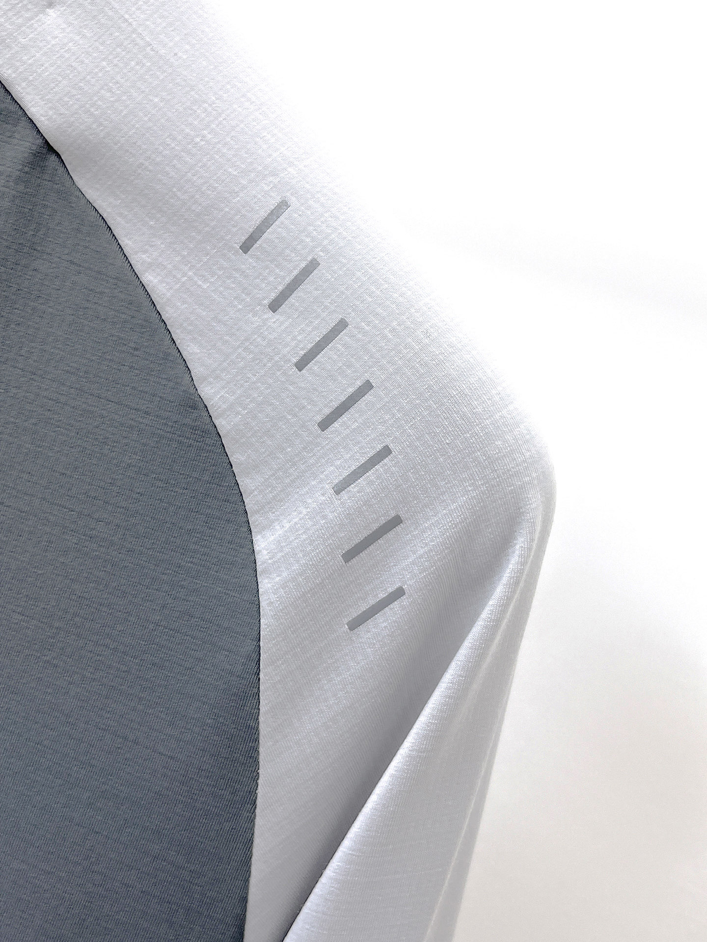 P始祖鸟25ss早秋【新品】圆领打底衫单穿卫衣爆款 超前卫设计风格 细腻舒适 穿着非常轻便不易起皱。多重