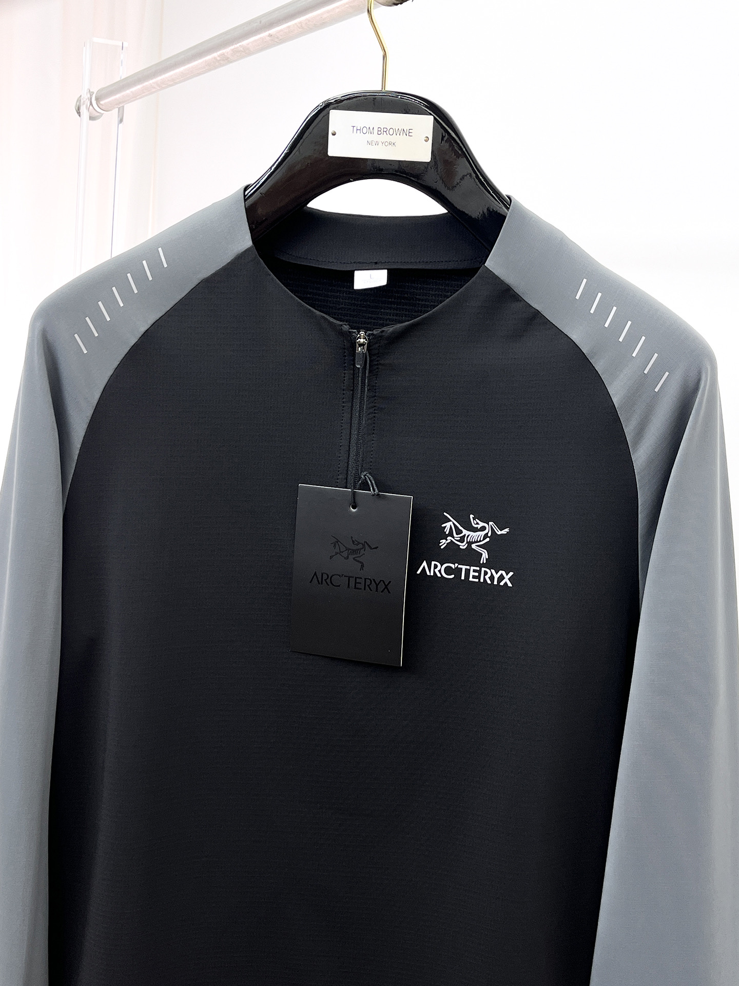 P始祖鸟25ss早秋【新品】圆领打底衫单穿卫衣爆款 超前卫设计风格 细腻舒适 穿着非常轻便不易起皱。多重