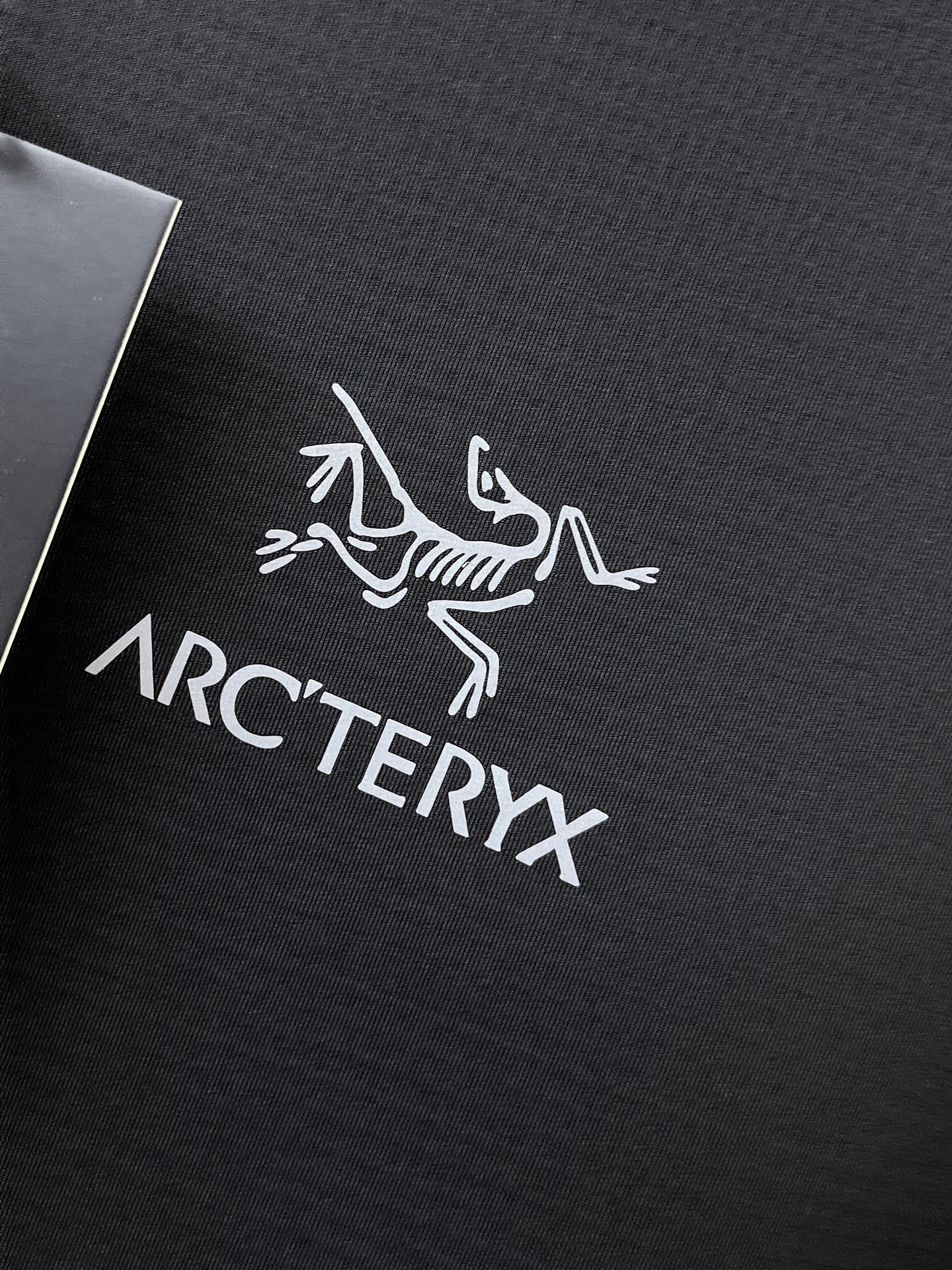 P始祖鸟25ss早秋【新品】圆领打底衫单穿卫衣爆款 超前卫设计风格 细腻舒适 穿着非常轻便不易起皱。多重