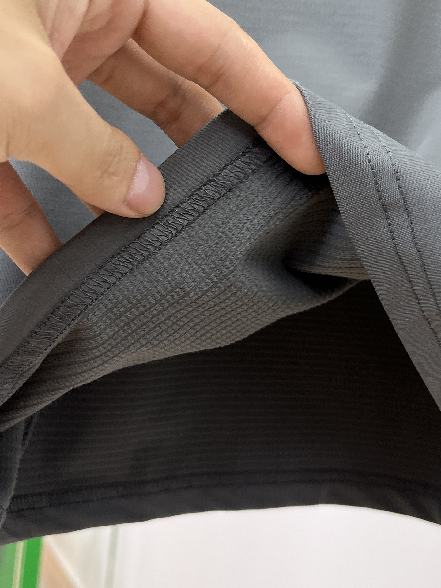 P科隆 25ss早秋【新品】圆领打底衫单穿卫衣爆款 超前卫设计风格 细腻舒适 穿着非常轻便不易起皱。多重