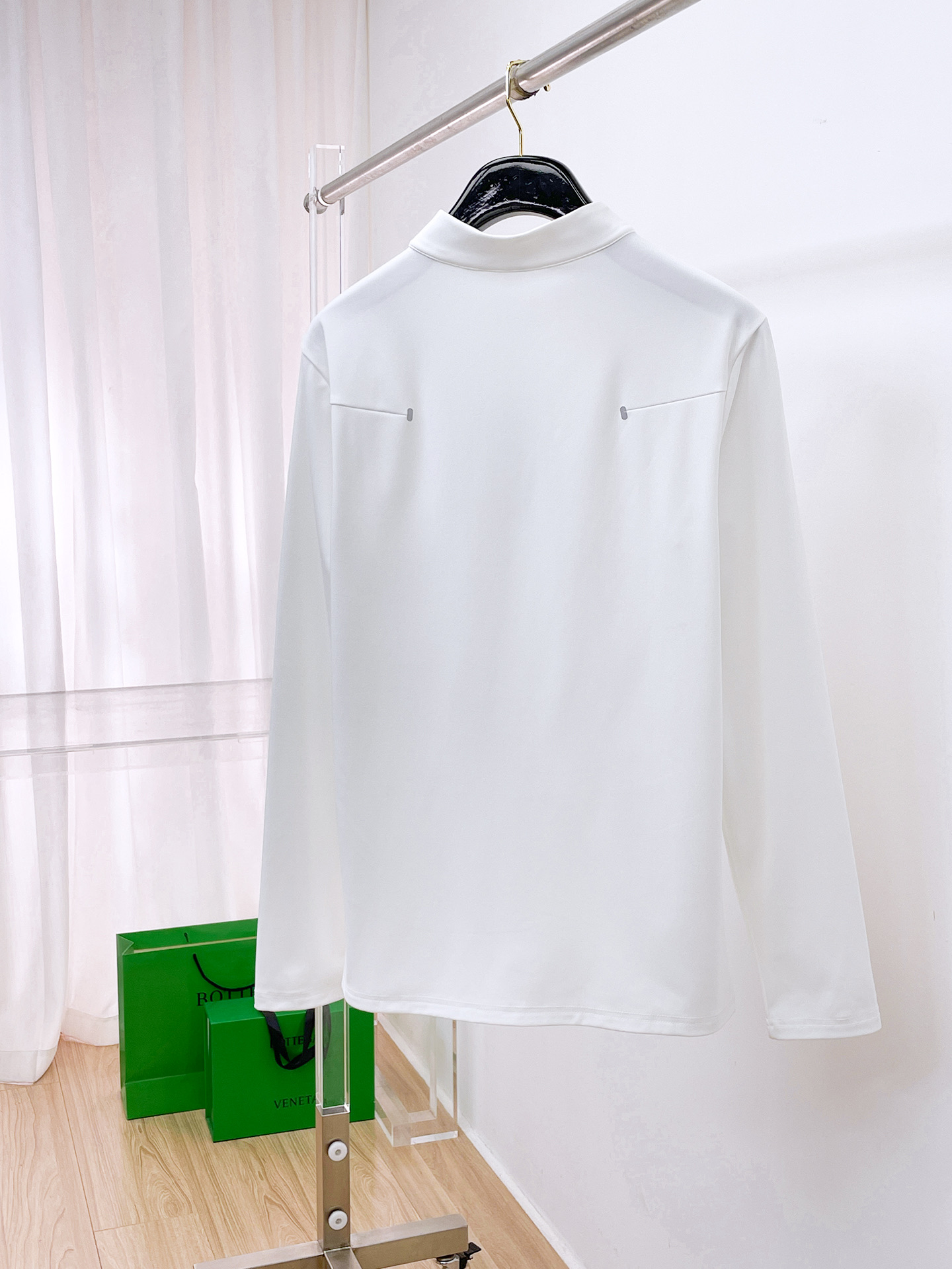 P始祖鸟25ss早秋【新品】圆领打底衫单穿卫衣爆款 超前卫设计风格 细腻舒适 穿着非常轻便不易起皱。多重