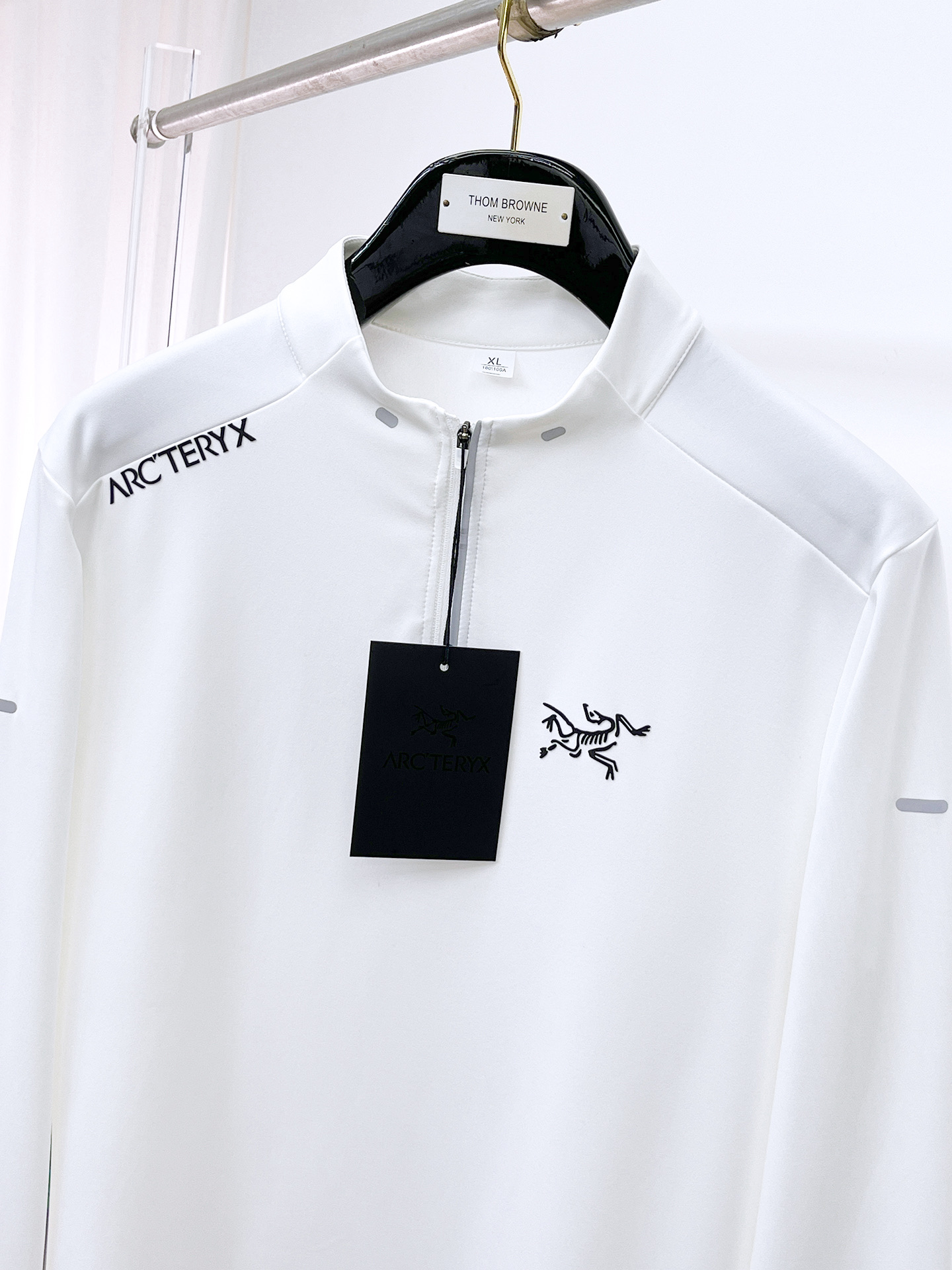 P始祖鸟25ss早秋【新品】圆领打底衫单穿卫衣爆款 超前卫设计风格 细腻舒适 穿着非常轻便不易起皱。多重