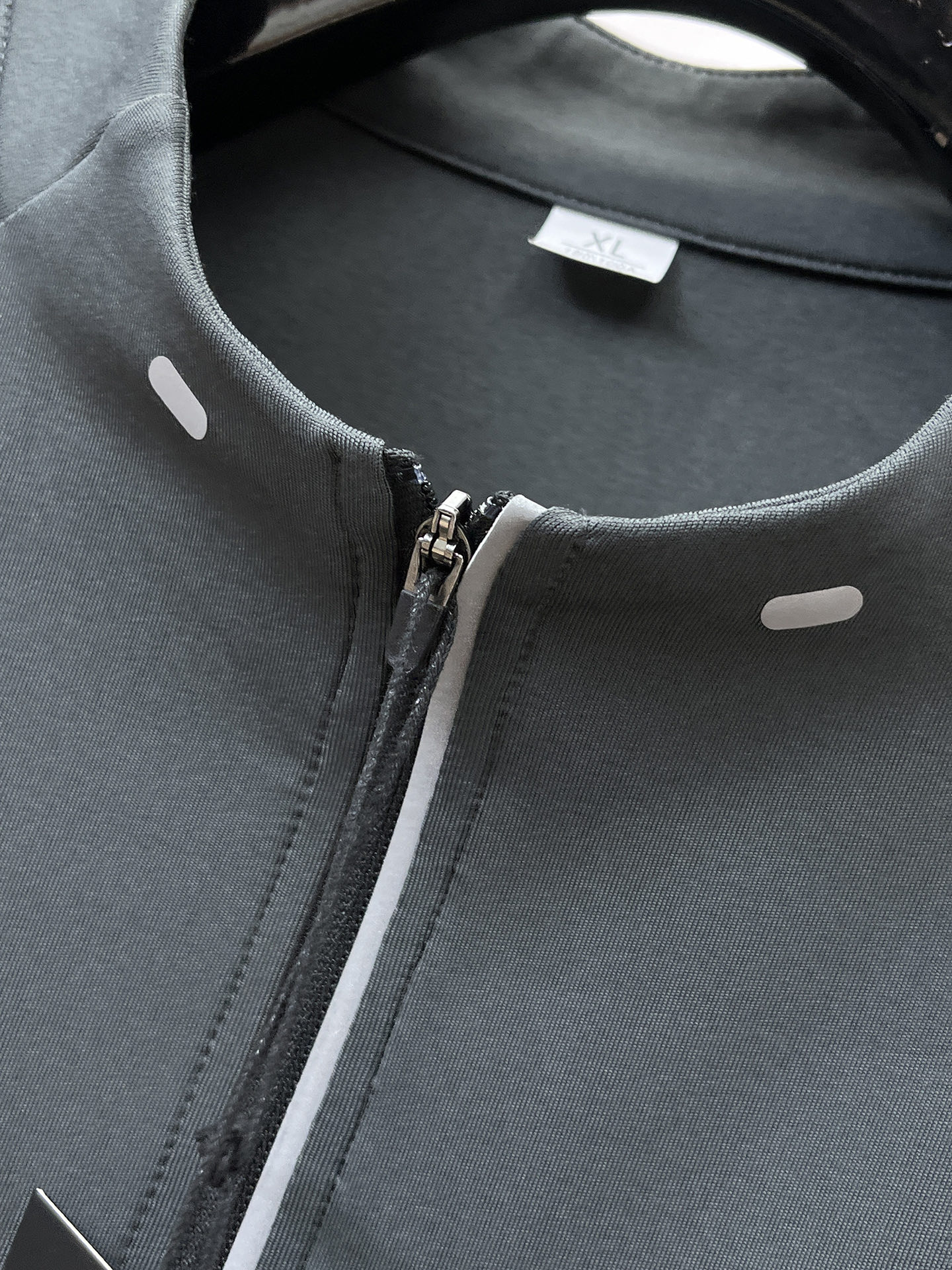 P始祖鸟25ss早秋【新品】圆领打底衫单穿卫衣爆款 超前卫设计风格 细腻舒适 穿着非常轻便不易起皱。多重