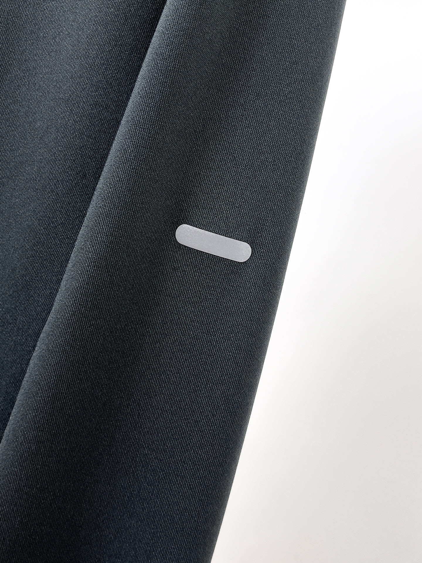 P始祖鸟25ss早秋【新品】圆领打底衫单穿卫衣爆款 超前卫设计风格 细腻舒适 穿着非常轻便不易起皱。多重