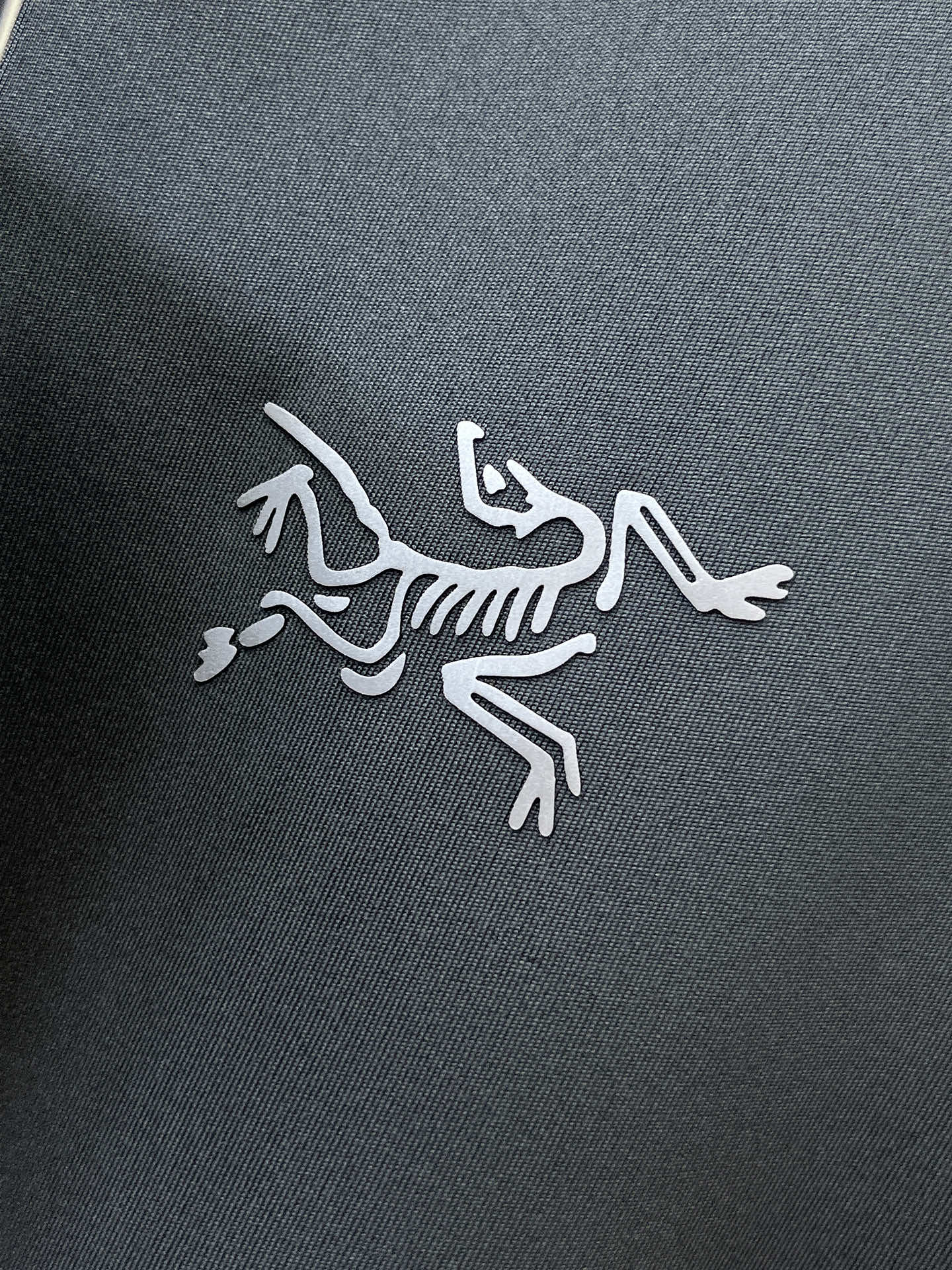 P始祖鸟25ss早秋【新品】圆领打底衫单穿卫衣爆款 超前卫设计风格 细腻舒适 穿着非常轻便不易起皱。多重