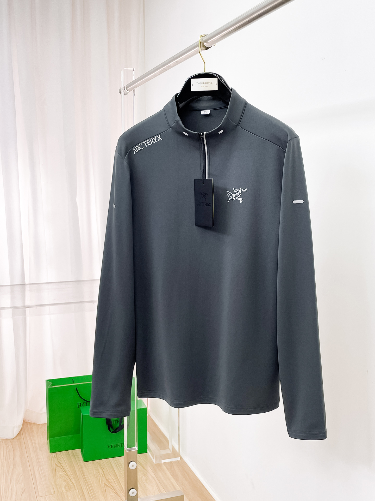 P始祖鸟25ss早秋【新品】圆领打底衫单穿卫衣爆款 超前卫设计风格 细腻舒适 穿着非常轻便不易起皱。多重