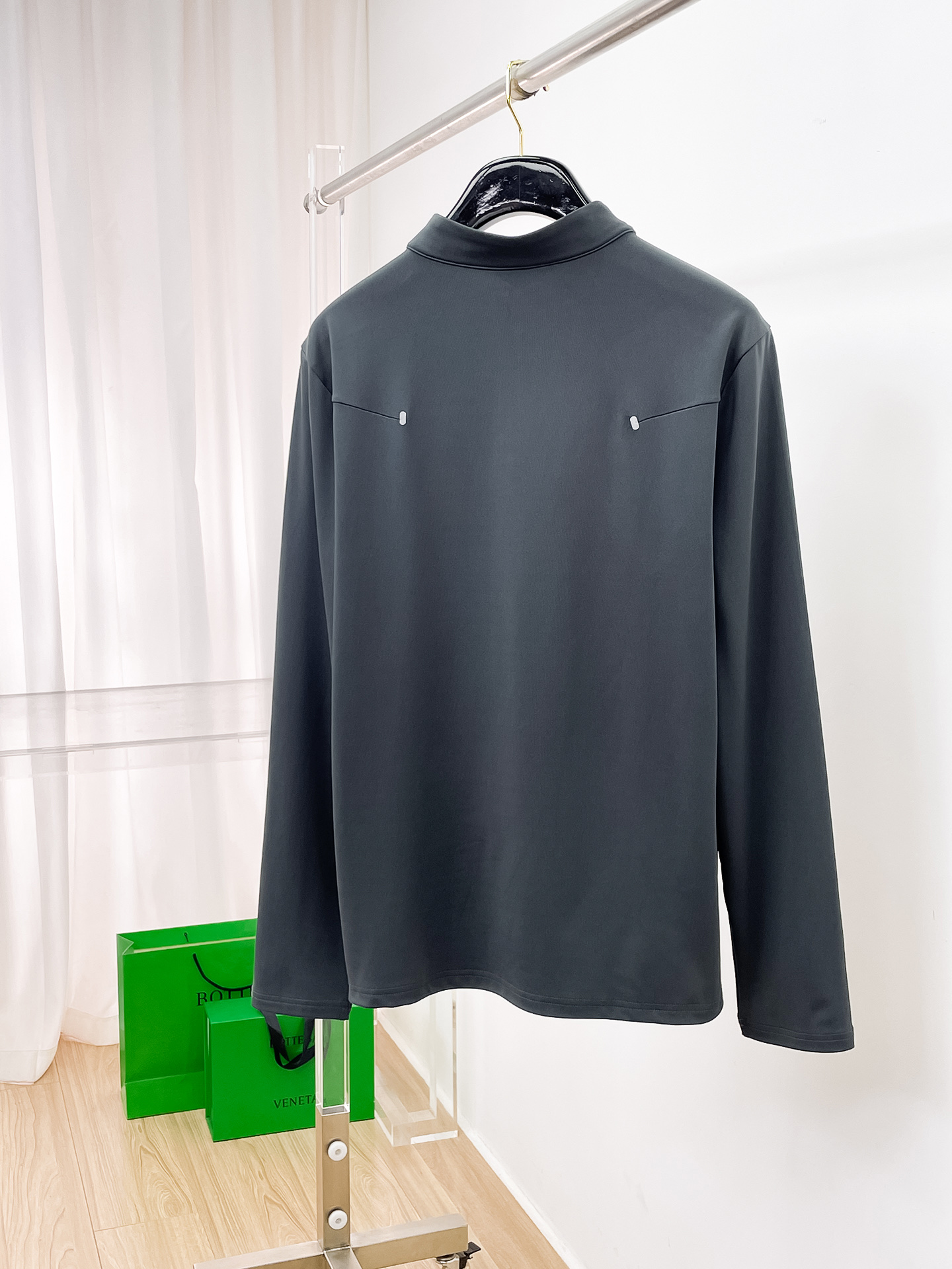 P始祖鸟25ss早秋【新品】圆领打底衫单穿卫衣爆款 超前卫设计风格 细腻舒适 穿着非常轻便不易起皱。多重