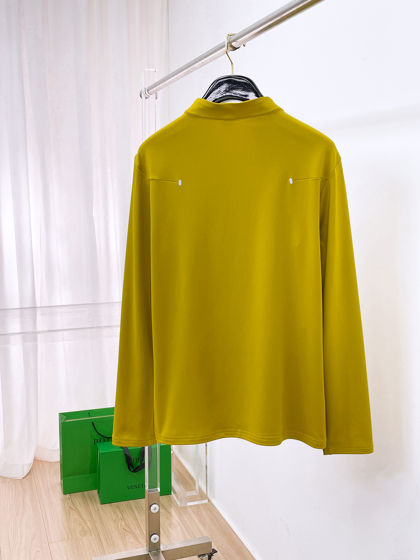 P始祖鸟25ss早秋【新品】圆领打底衫单穿卫衣爆款 超前卫设计风格 细腻舒适 穿着非常轻便不易起皱。多重