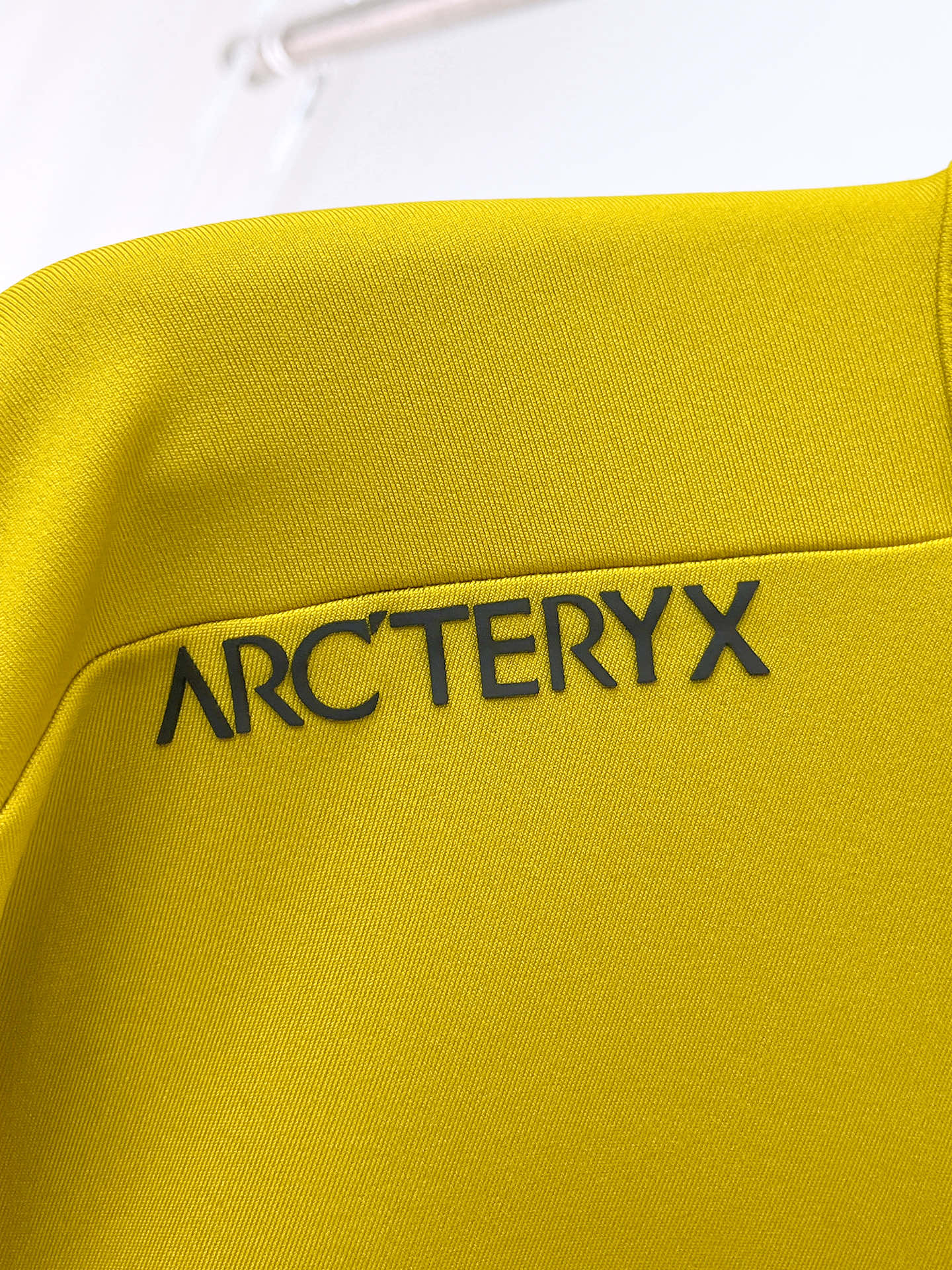 P始祖鸟25ss早秋【新品】圆领打底衫单穿卫衣爆款 超前卫设计风格 细腻舒适 穿着非常轻便不易起皱。多重