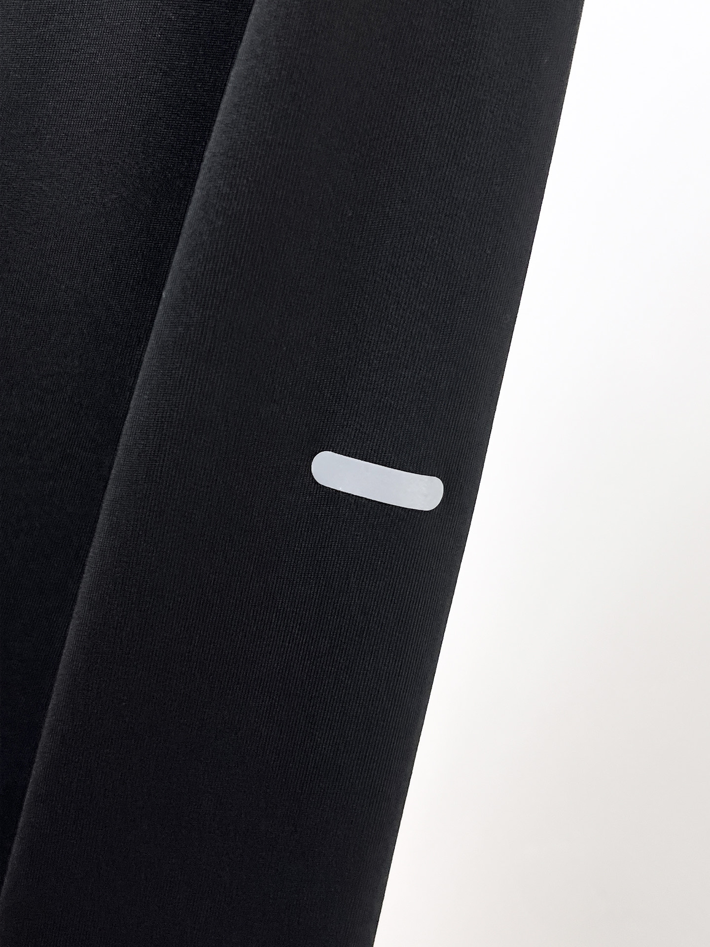 P始祖鸟25ss早秋【新品】圆领打底衫单穿卫衣爆款 超前卫设计风格 细腻舒适 穿着非常轻便不易起皱。多重