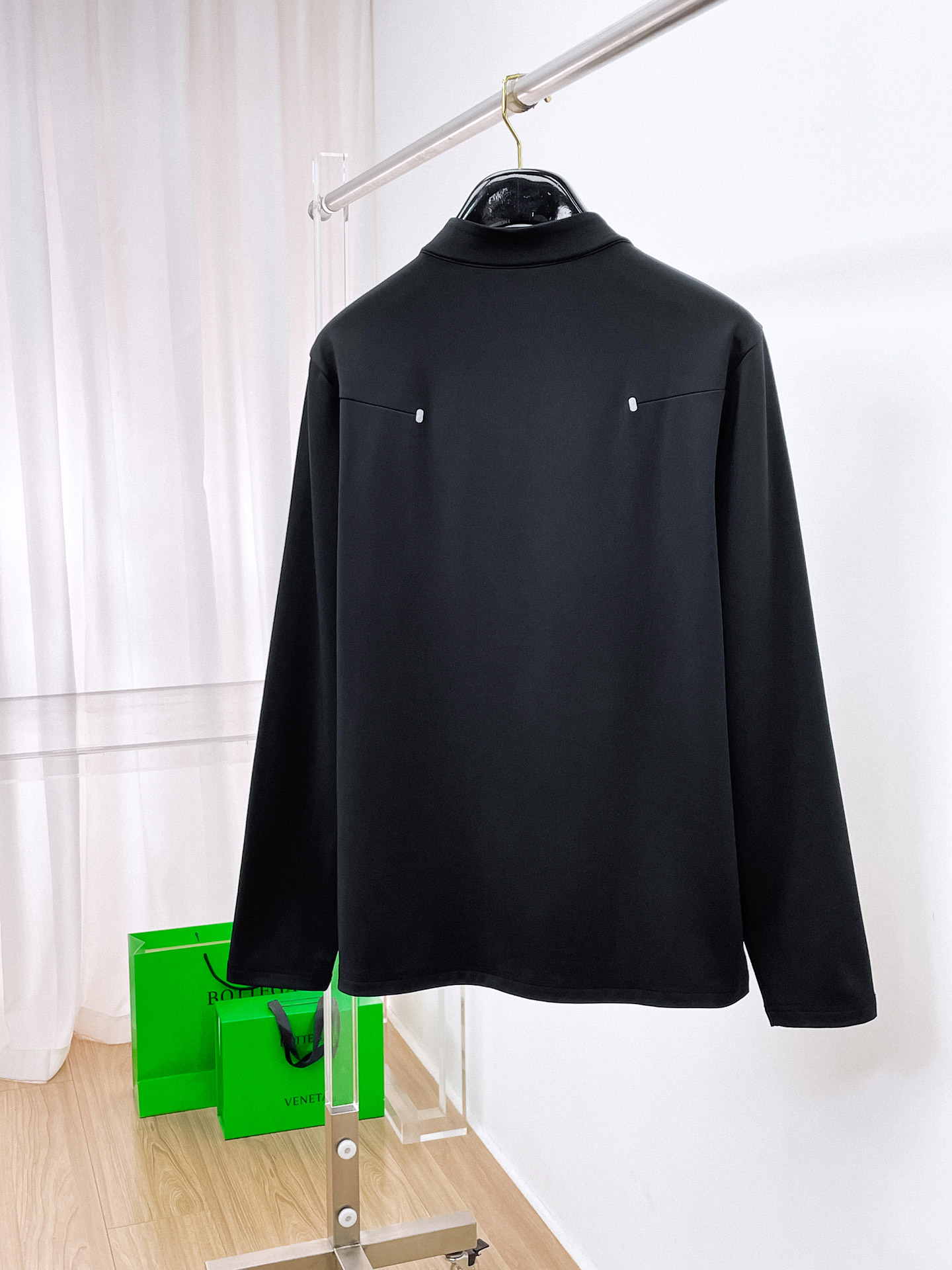 P始祖鸟25ss早秋【新品】圆领打底衫单穿卫衣爆款 超前卫设计风格 细腻舒适 穿着非常轻便不易起皱。多重