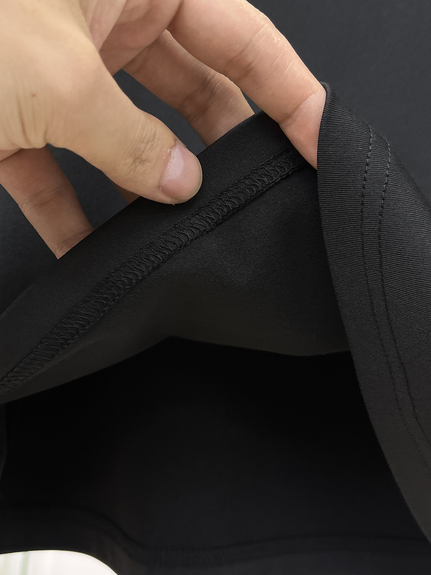 P始祖鸟25ss早秋【新品】圆领打底衫单穿卫衣爆款 超前卫设计风格 细腻舒适 穿着非常轻便不易起皱。多重