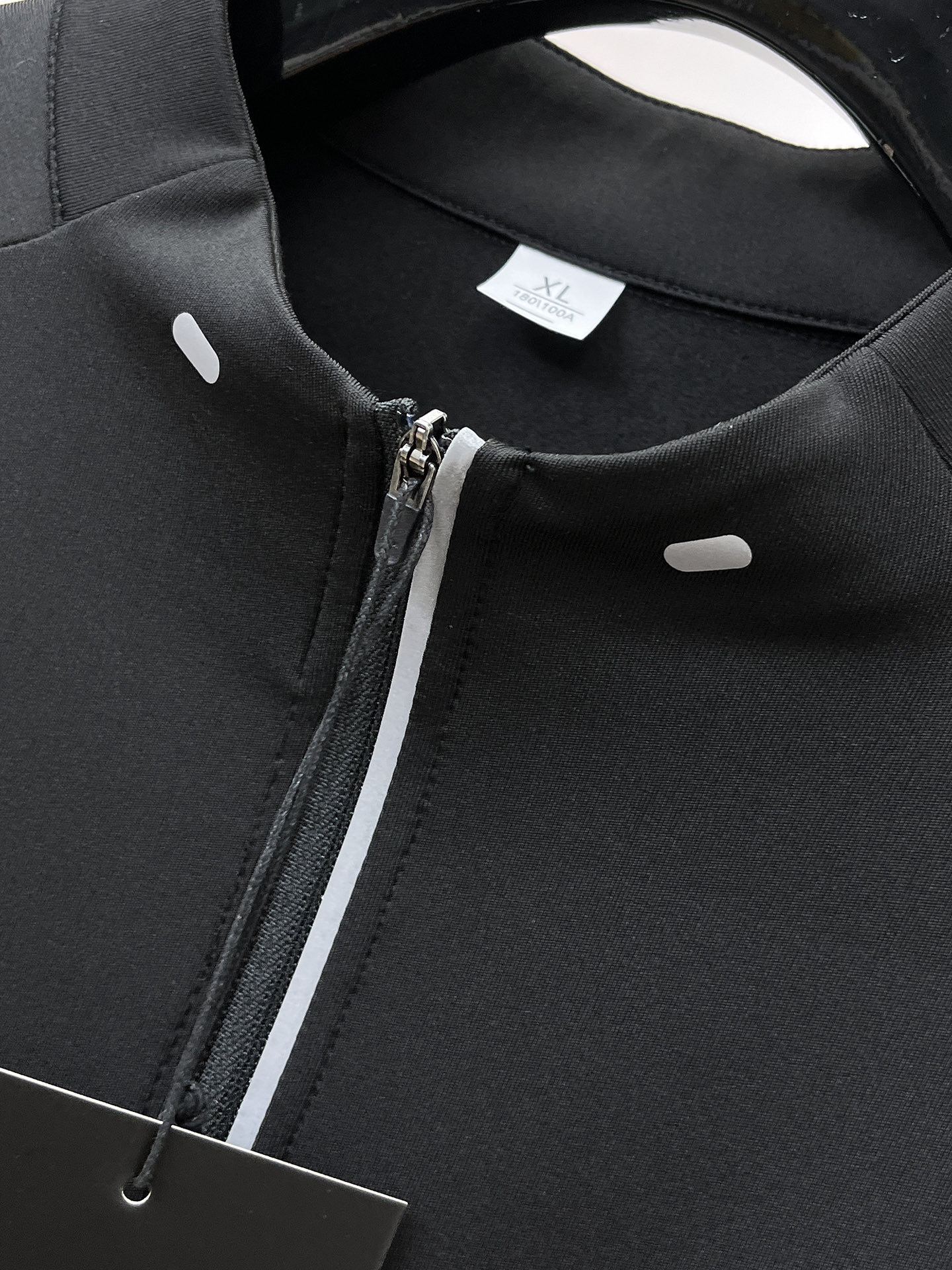 P始祖鸟25ss早秋【新品】圆领打底衫单穿卫衣爆款 超前卫设计风格 细腻舒适 穿着非常轻便不易起皱。多重