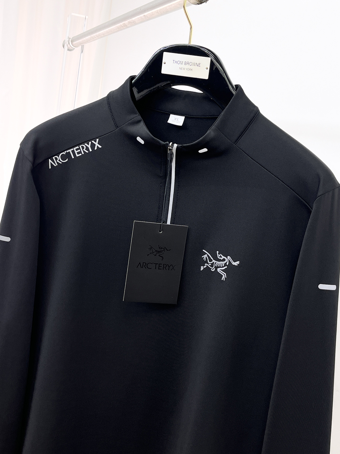 P始祖鸟25ss早秋【新品】圆领打底衫单穿卫衣爆款 超前卫设计风格 细腻舒适 穿着非常轻便不易起皱。多重