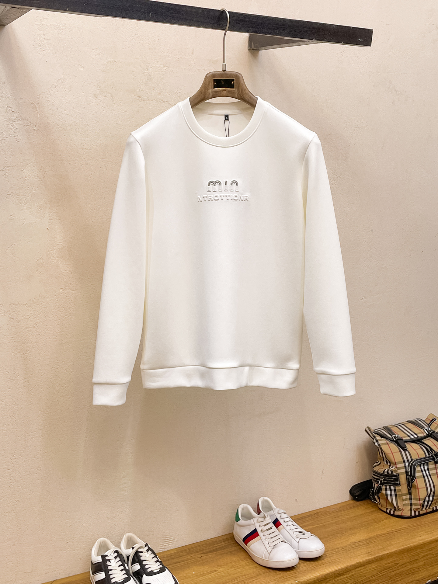 NO:606350,Miu Miu new early autumn top version latest air layer sweatshirt exclusive sale!  Original replica, exclusive design, super craftsmanship!  Extremely luxurious!  The pattern is awesome!  Size M-4xl,,hoodie,sweatshirts,alexander wang19860909缪缪 早秋新款 顶级版本 最新款空气层 卫衣独家发售！原版复刻,独家设计,超强工艺！极其奢华！版型超赞！尺码M-4xl,,hoodie,sweatshirts,alexander wang,Men's clothing
