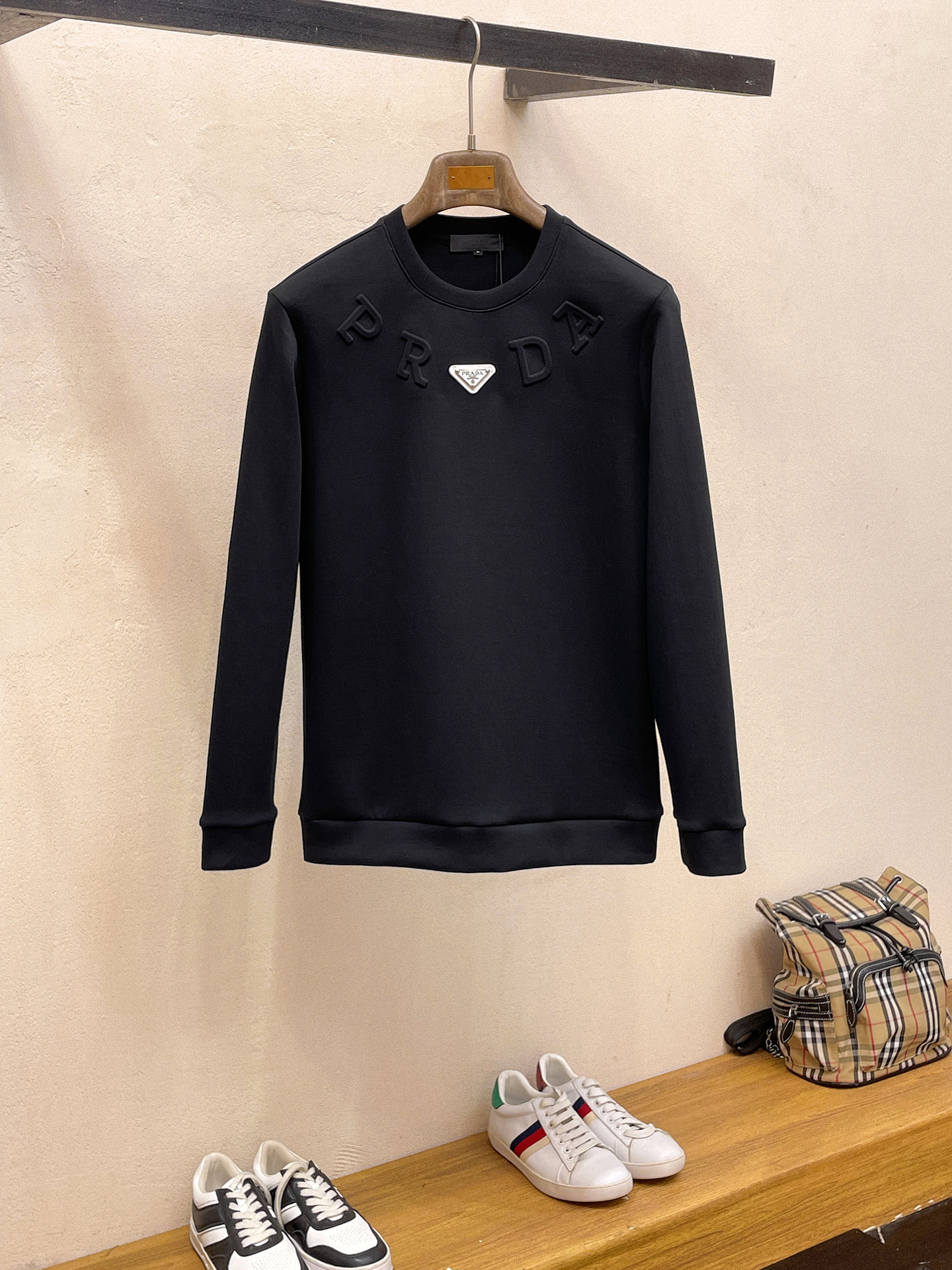 NO:606326,Prada's new early autumn top version of the latest air layer sweatshirt is exclusively on sale!  Original replica, exclusive design, super craftsmanship!  Extremely luxurious!  The pattern is awesome!  Size M-4xl,,prada,hoodie,sweatshirts,alexander wang19860909普拉达 早秋新款 顶级版本 最新款空气层 卫衣独家发售！原版复刻,独家设计,超强工艺！极其奢华！版型超赞！尺码M-4xl,,prada,hoodie,sweatshirts,alexander wang,Men's clothing