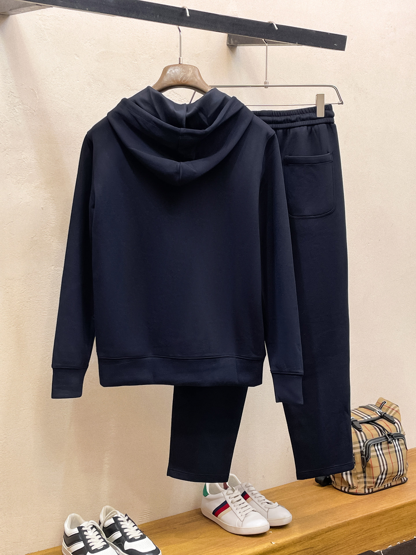 bc 2025秋冬新款专柜同款休闲空气层面料套装，透气舒适休闲！高级感满满！细节精致高档，做工无可挑剔！