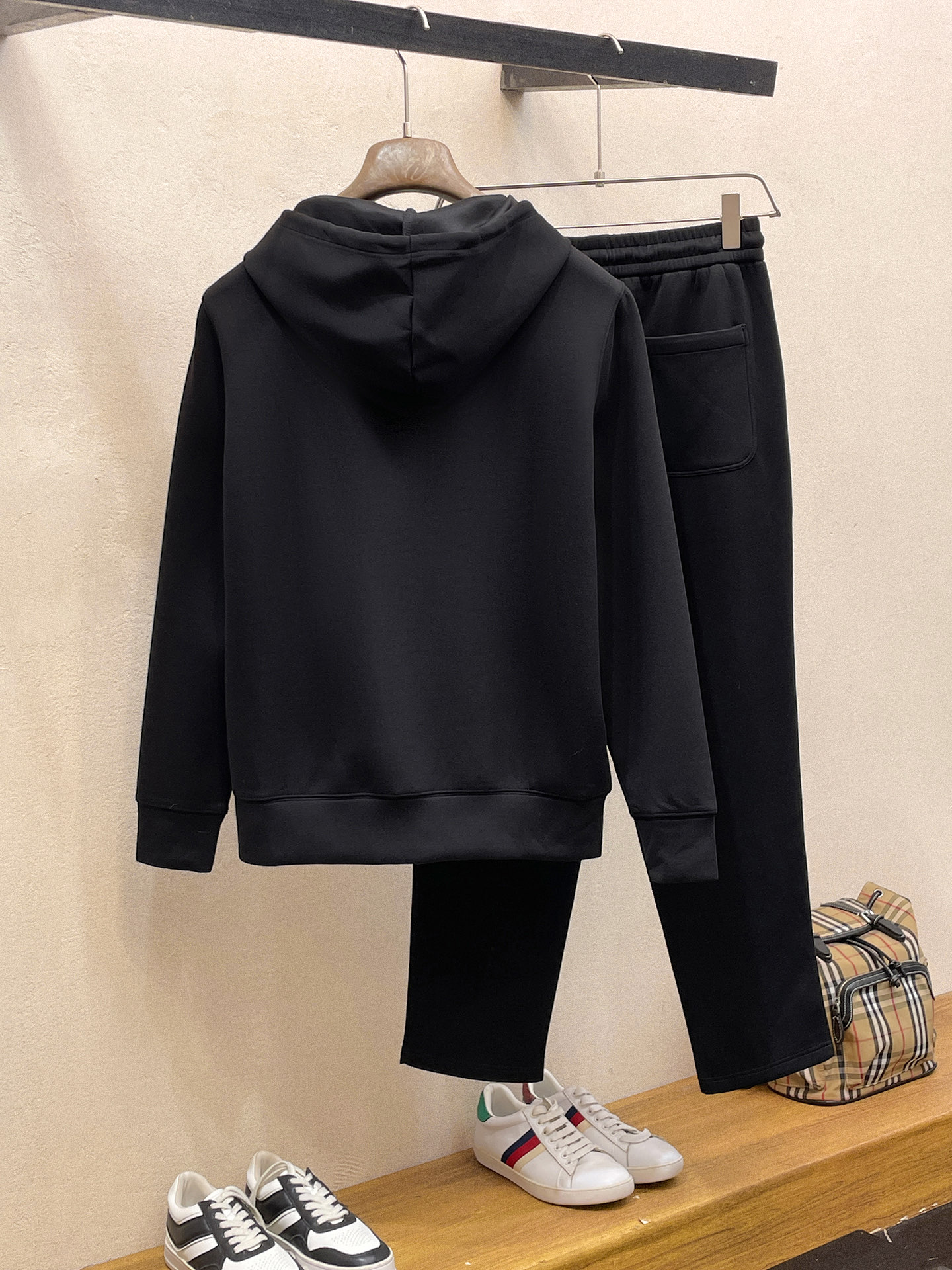 bc 2025秋冬新款专柜同款休闲空气层面料套装，透气舒适休闲！高级感满满！细节精致高档，做工无可挑剔！