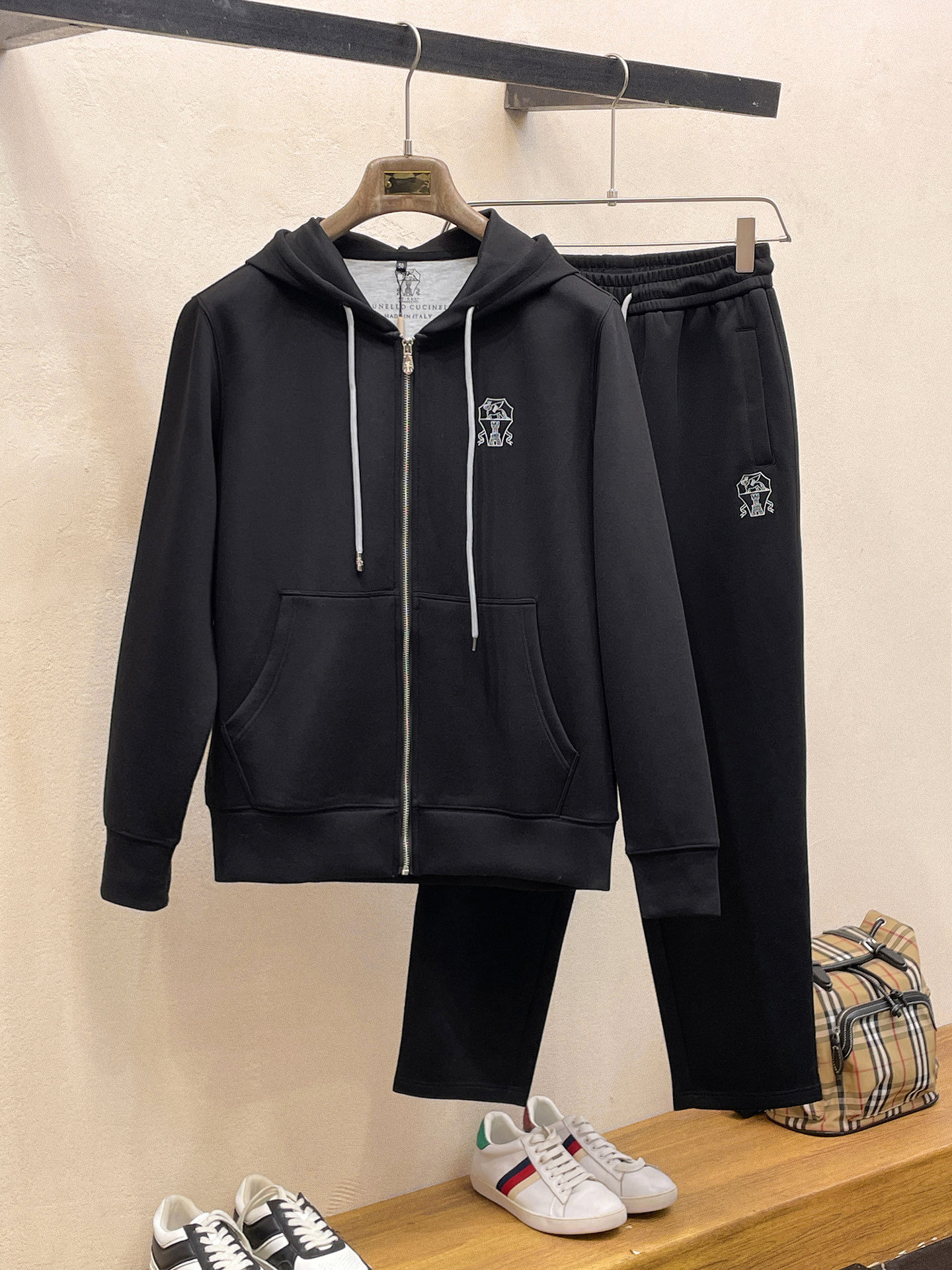 bc 2025秋冬新款专柜同款休闲空气层面料套装，透气舒适休闲！高级感满满！细节精致高档，做工无可挑剔！