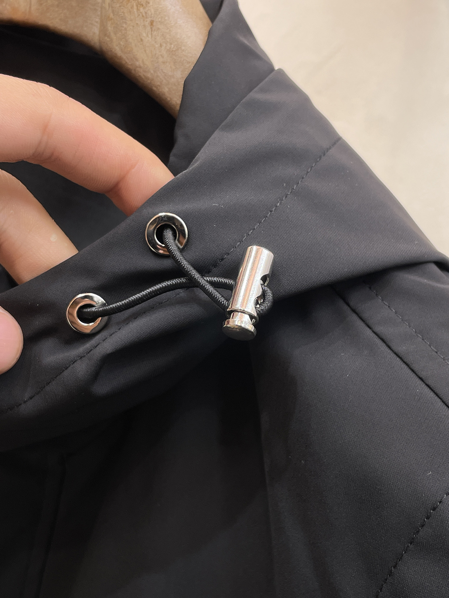 普拉达 马甲 2025 秋冬 新款爆款专柜新款休闲时尚夹克 超前卫设计风格 细腻舒适 穿着非常轻便不易起