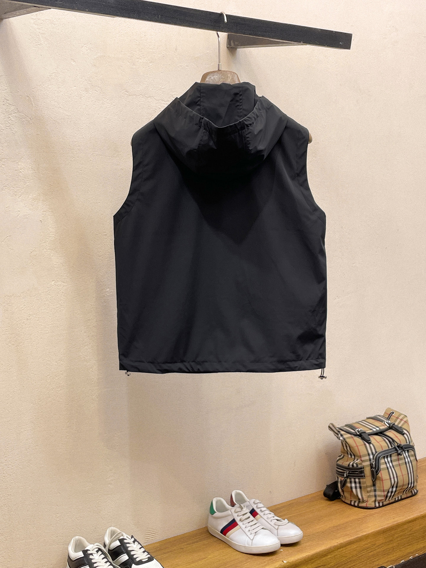 普拉达 马甲 2025 秋冬 新款爆款专柜新款休闲时尚夹克 超前卫设计风格 细腻舒适 穿着非常轻便不易起