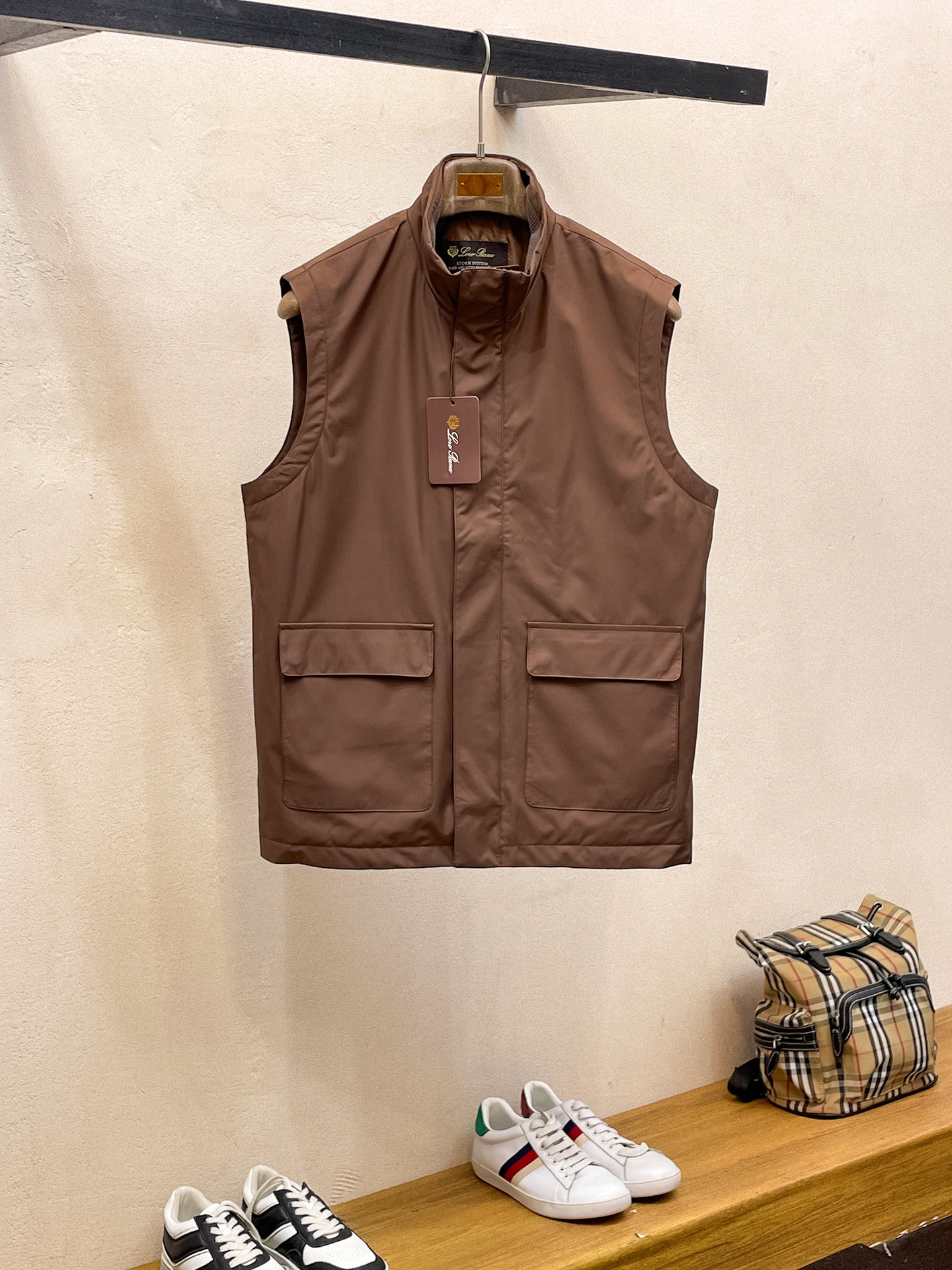 Loro Piana 马甲 2025 秋冬 新款爆款专柜新款休闲时尚夹克 超前卫设计风格 细腻舒适 穿着