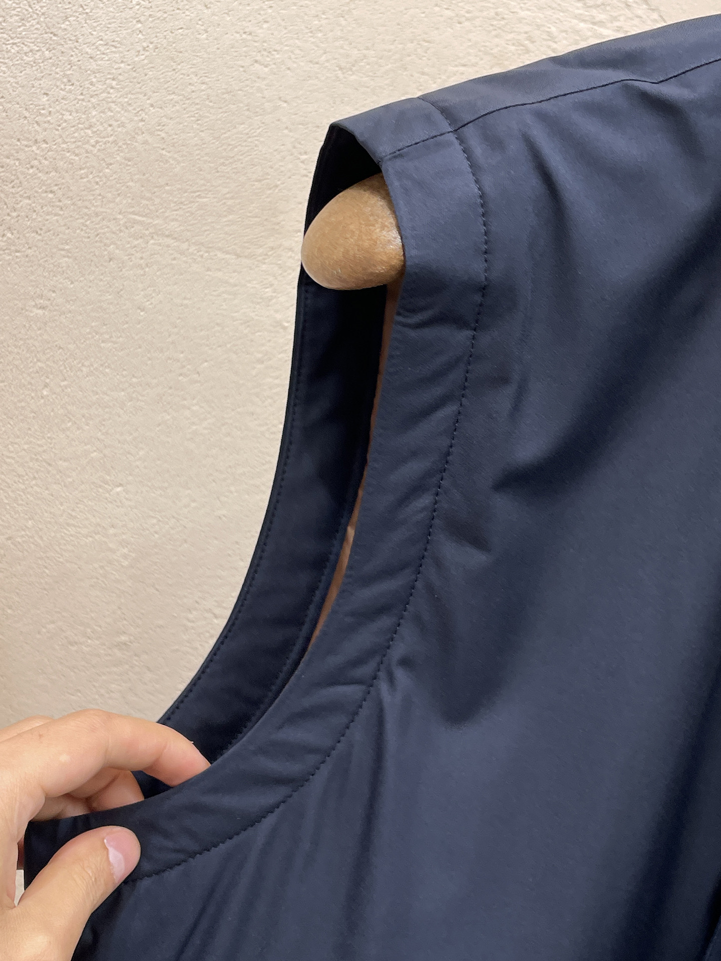 Loro Piana 马甲 2025 秋冬 新款爆款专柜新款休闲时尚夹克 超前卫设计风格 细腻舒适 穿着