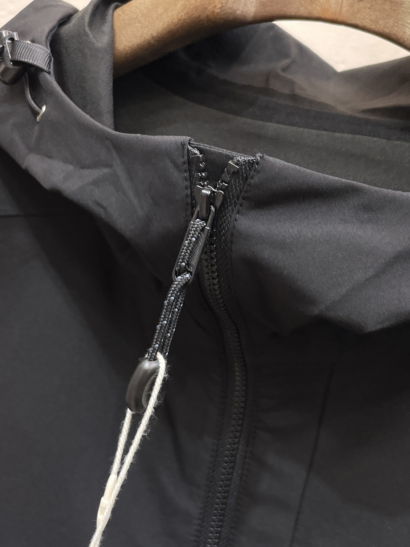 新品 始祖鸟 25ss新款轻薄硬壳冲锋衣百搭户外男女同款🔥采用原厂GORE-TEX科技面料细节辅料全部同