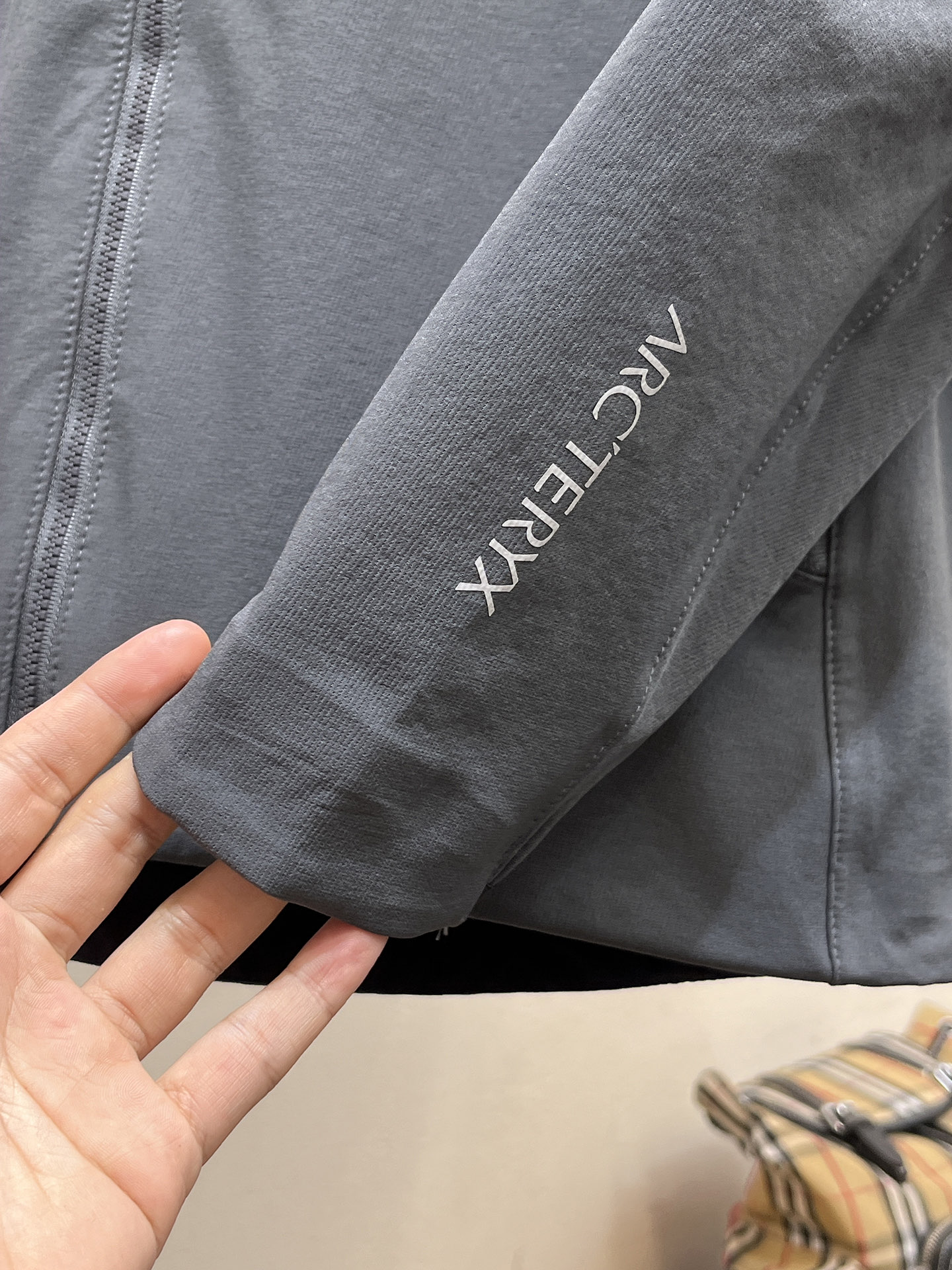 新品 始祖鸟 25ss新款轻薄硬壳冲锋衣百搭户外男女同款🔥采用原厂GORE-TEX科技面料细节辅料全部同