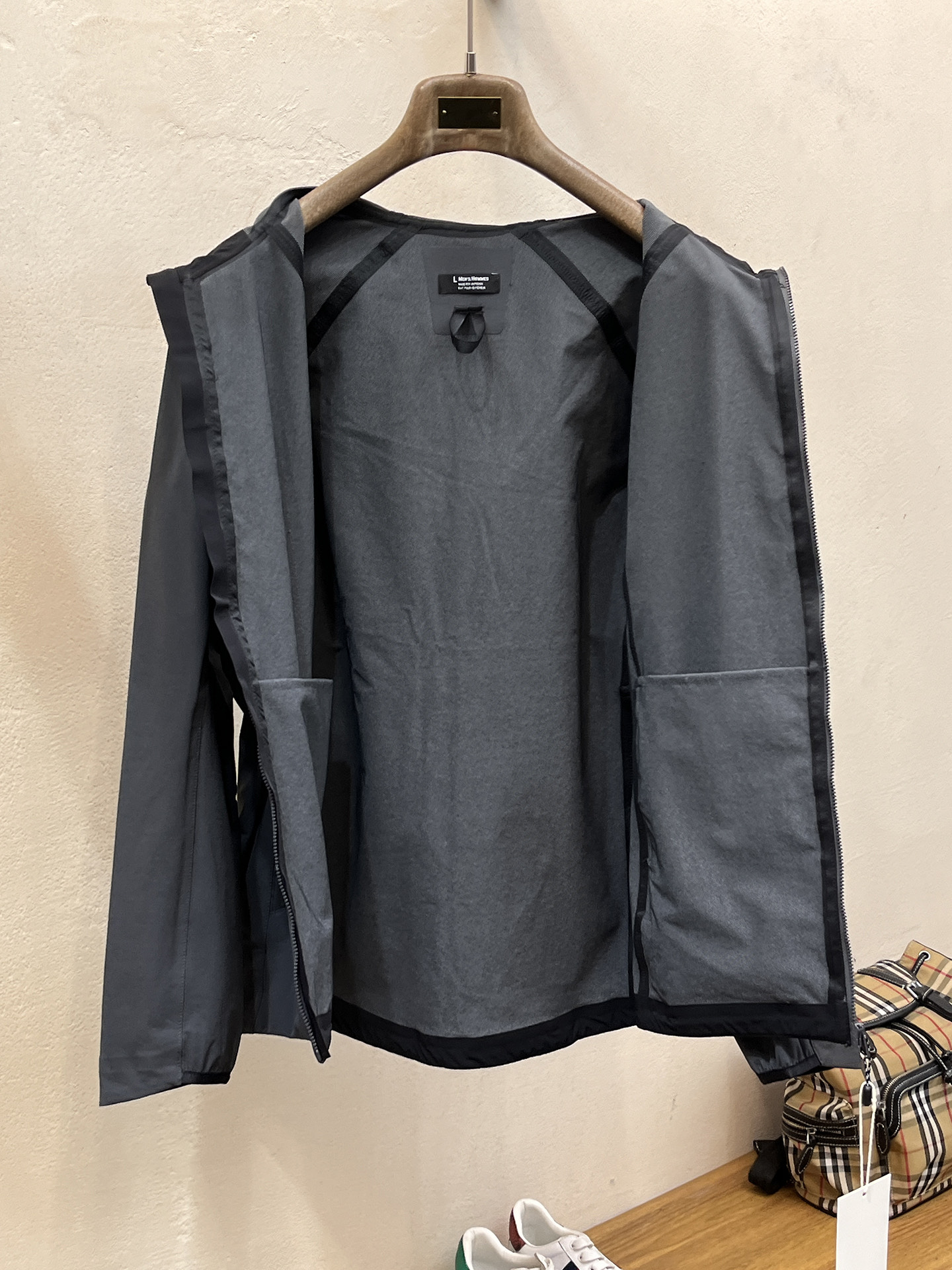 新品 始祖鸟 25ss新款轻薄硬壳冲锋衣百搭户外男女同款🔥采用原厂GORE-TEX科技面料细节辅料全部同