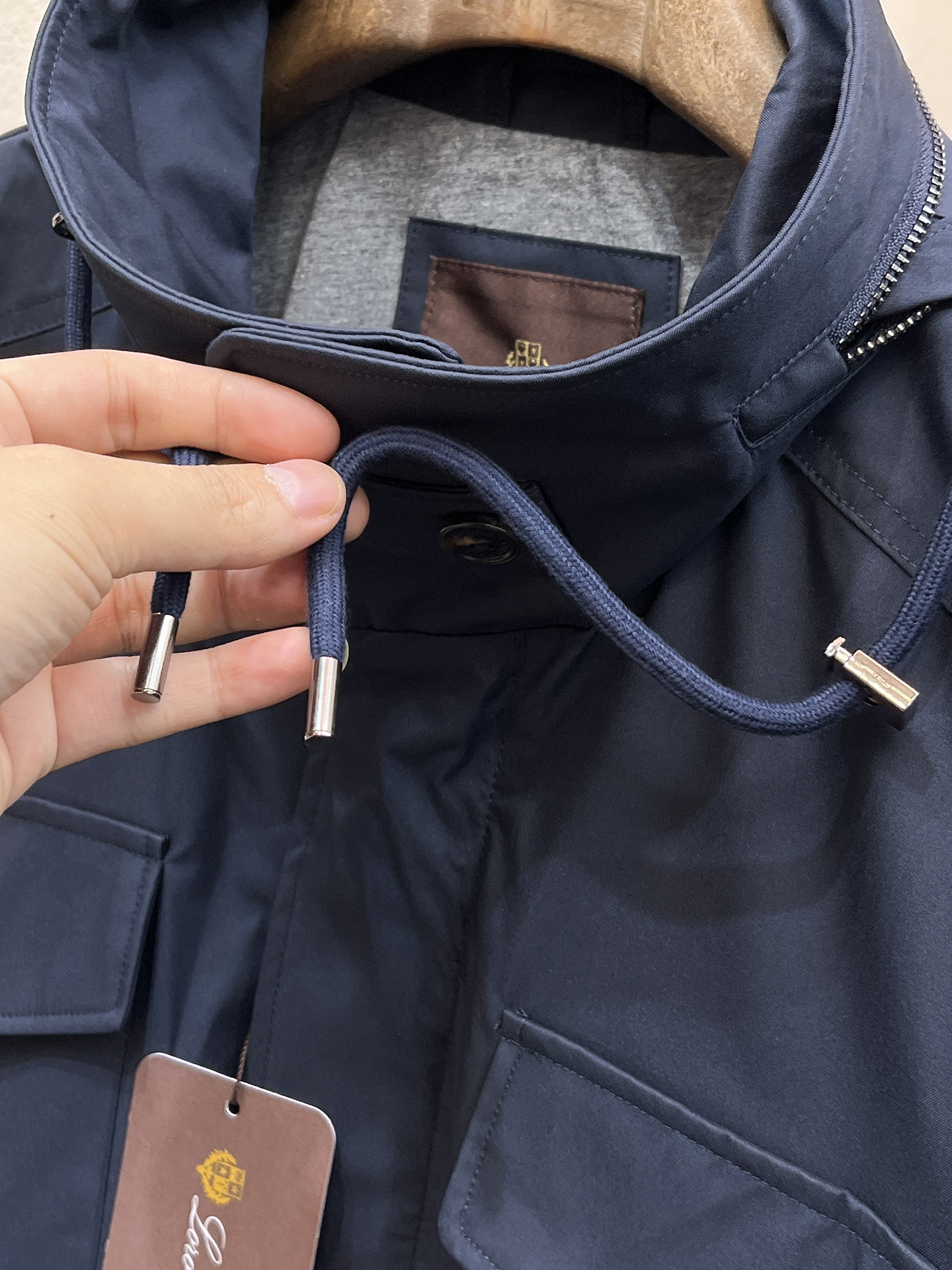 Loro Piana 秋冬 新款爆款专柜新款休闲时尚夹克 超前卫设计风格 细腻舒适 穿着非常轻便不易起皱