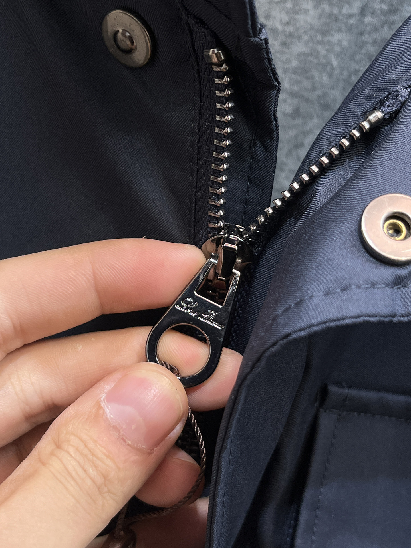 Loro Piana 秋冬 新款爆款专柜新款休闲时尚夹克 超前卫设计风格 细腻舒适 穿着非常轻便不易起皱