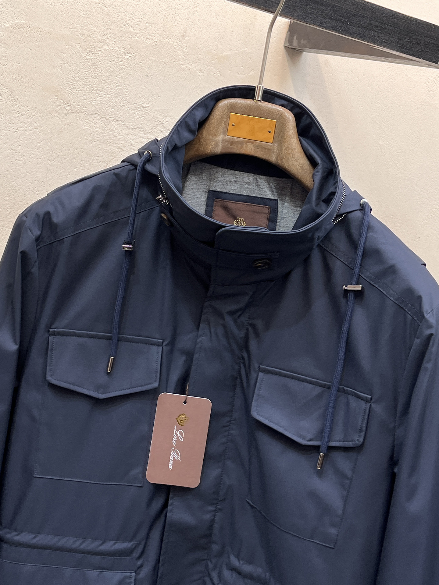 Loro Piana 秋冬 新款爆款专柜新款休闲时尚夹克 超前卫设计风格 细腻舒适 穿着非常轻便不易起皱