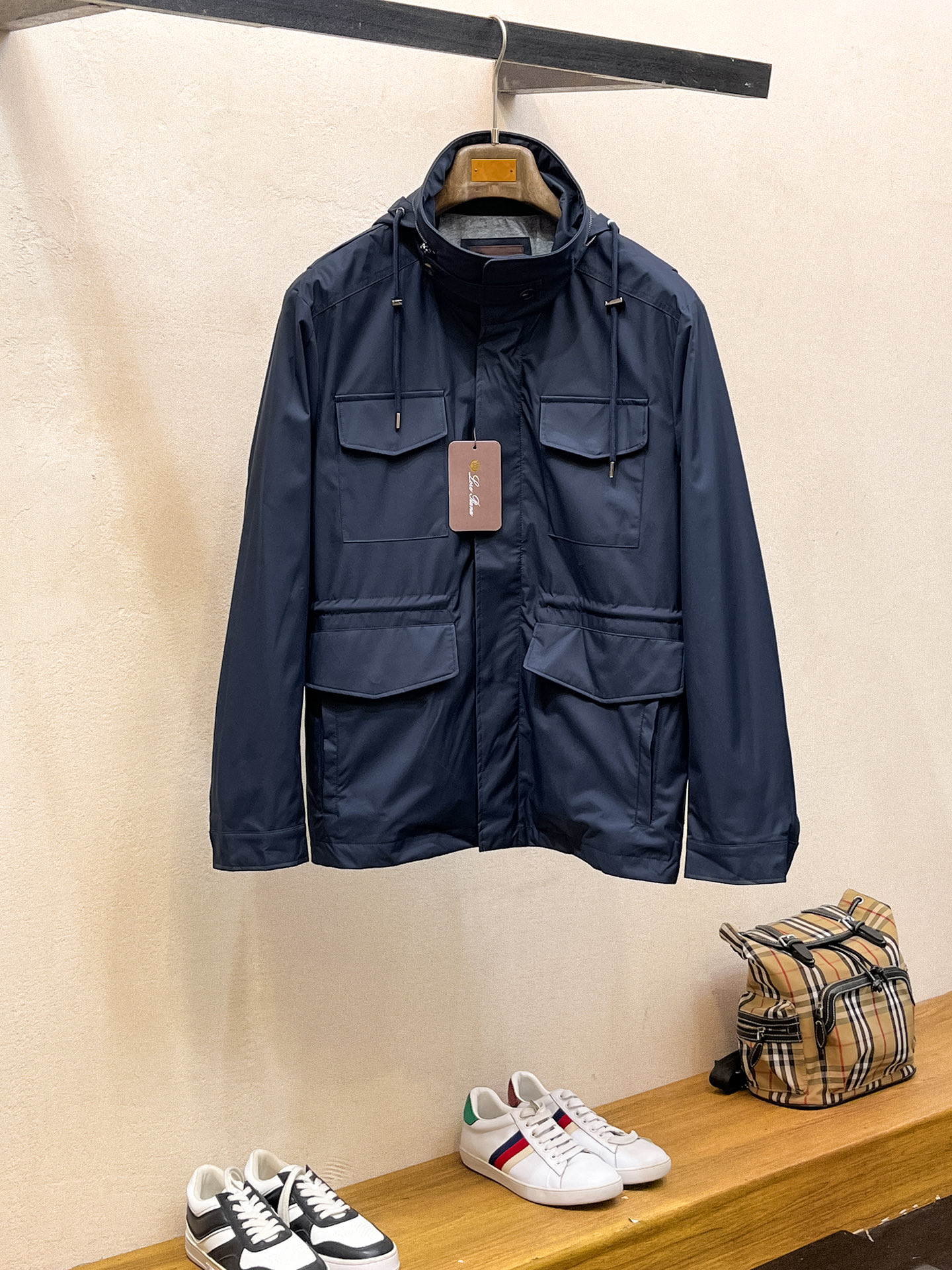 Loro Piana 秋冬 新款爆款专柜新款休闲时尚夹克 超前卫设计风格 细腻舒适 穿着非常轻便不易起皱