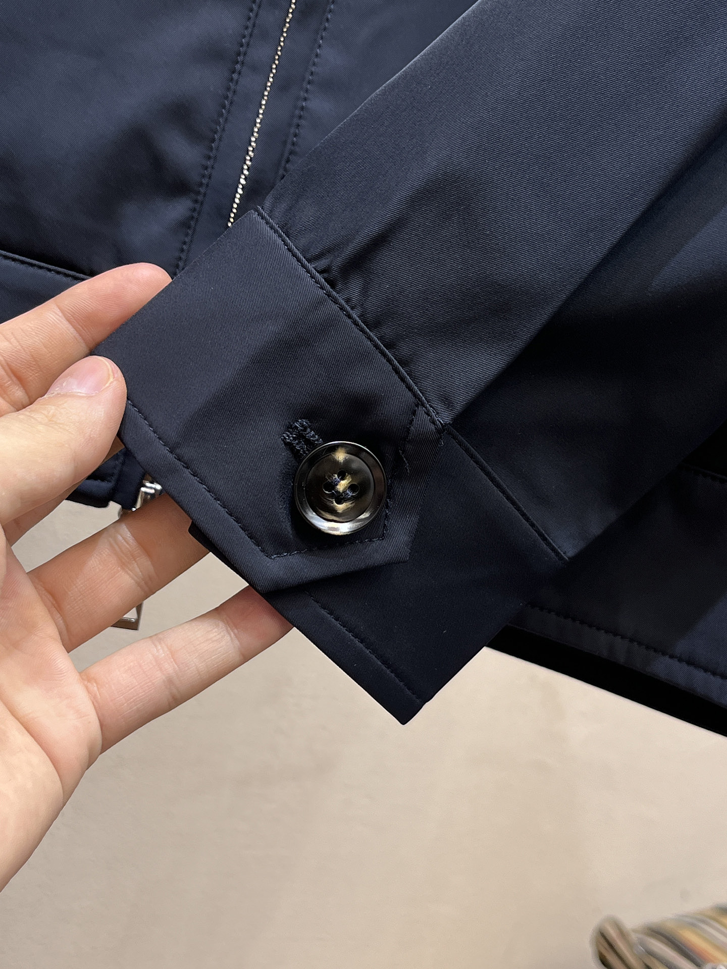 巴宝莉 2025 秋冬 新款爆款专柜新款休闲时尚夹克 超前卫设计风格 细腻舒适 穿着非常轻便不易起皱。多