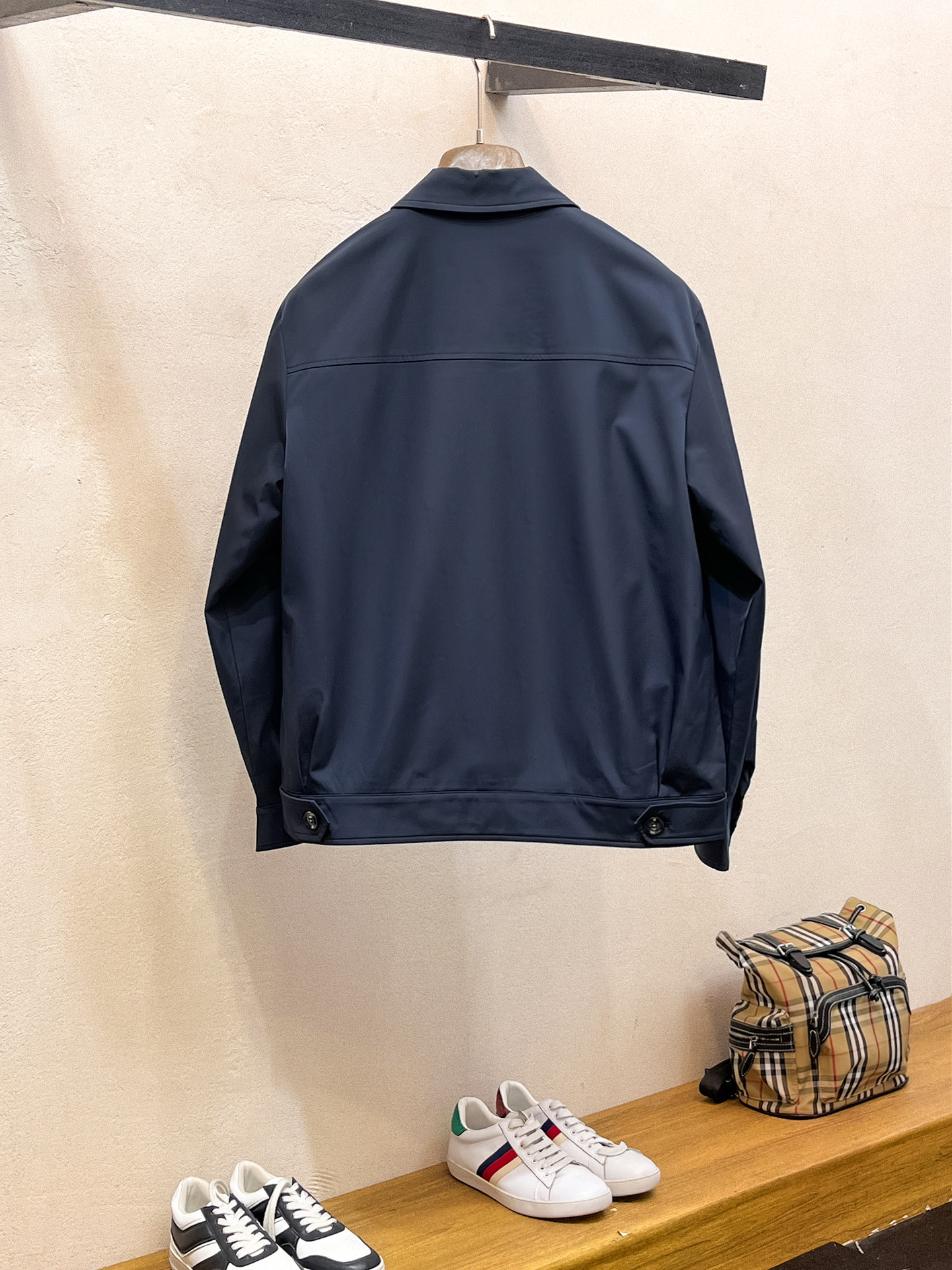 巴宝莉 2025 秋冬 新款爆款专柜新款休闲时尚夹克 超前卫设计风格 细腻舒适 穿着非常轻便不易起皱。多