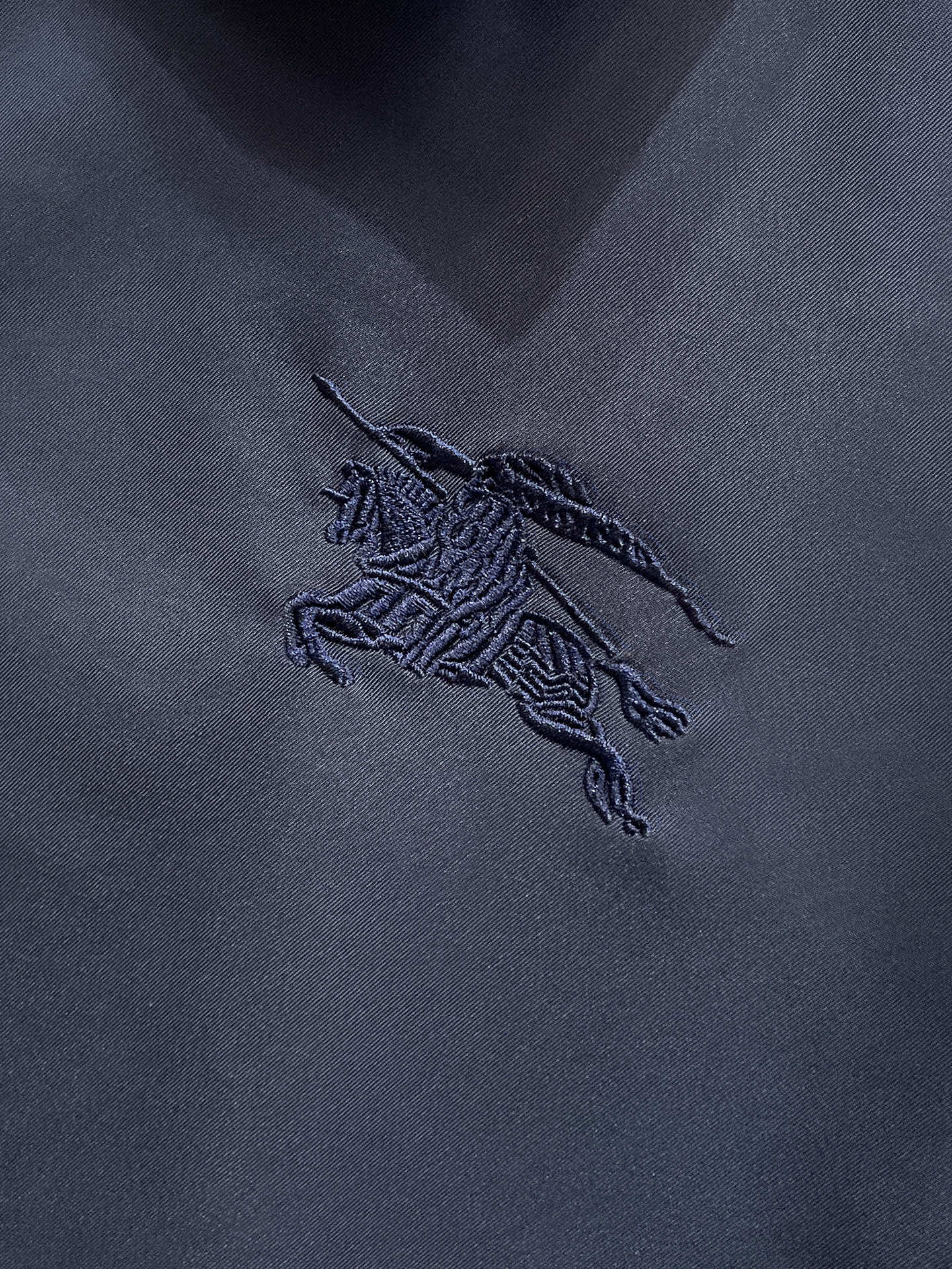 巴宝莉 2025 秋冬 新款爆款专柜新款休闲时尚夹克 超前卫设计风格 细腻舒适 穿着非常轻便不易起皱。多