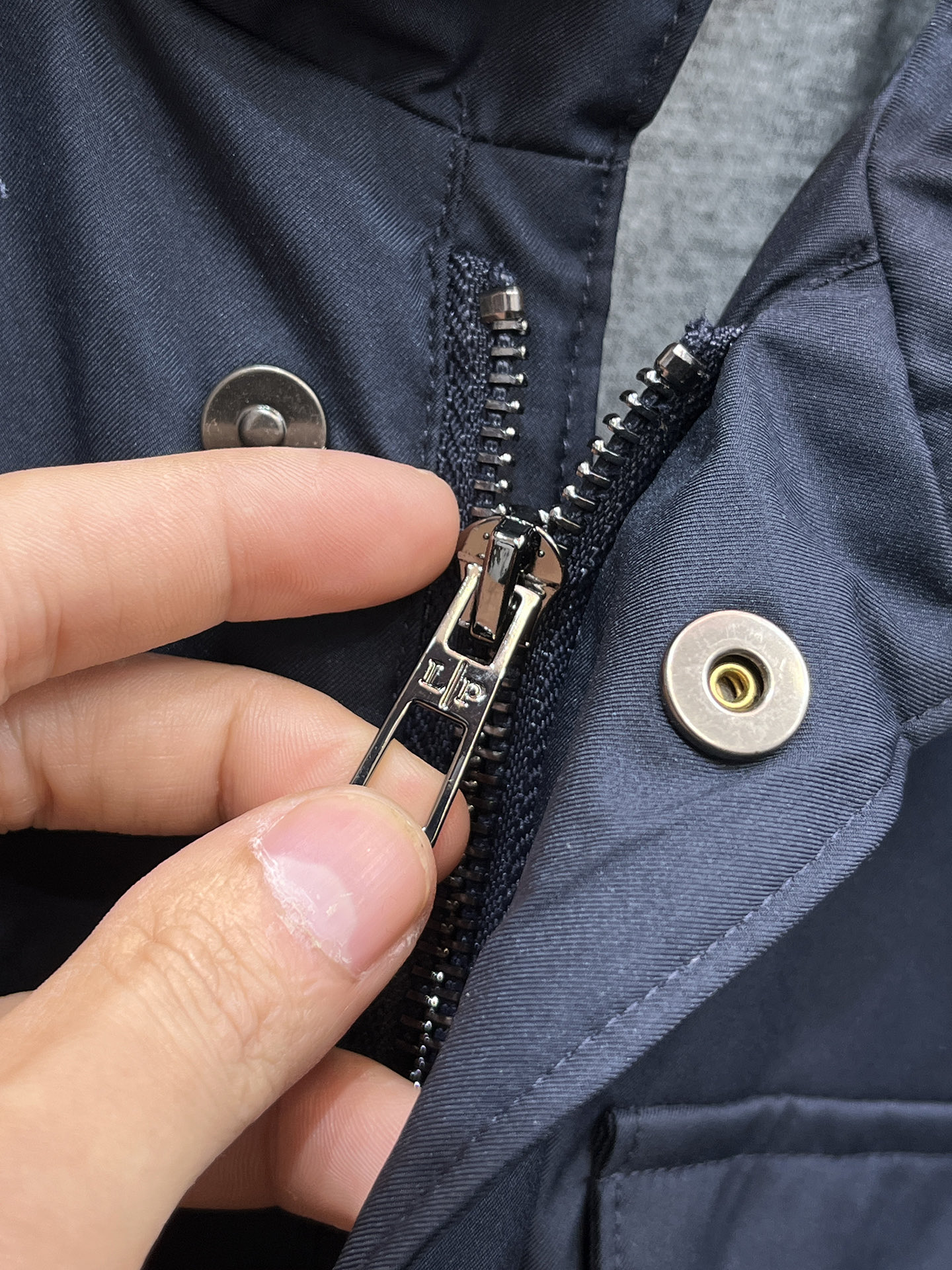 Loro Piana 秋冬 新款爆款专柜新款休闲时尚夹克 超前卫设计风格 细腻舒适 穿着非常轻便不易起皱