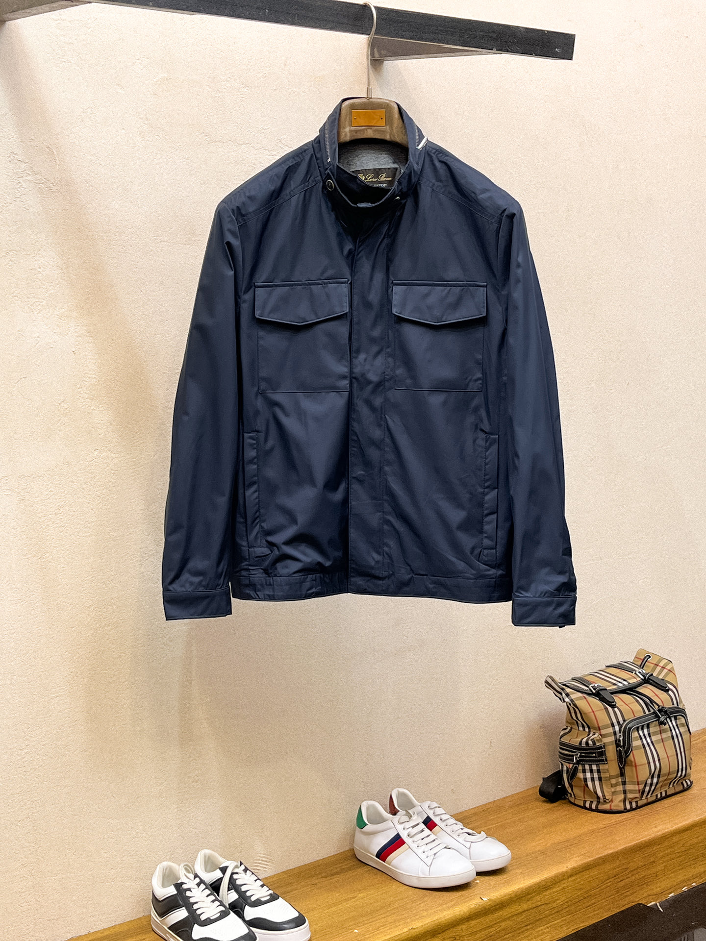 Loro Piana 秋冬 新款爆款专柜新款休闲时尚夹克 超前卫设计风格 细腻舒适 穿着非常轻便不易起皱