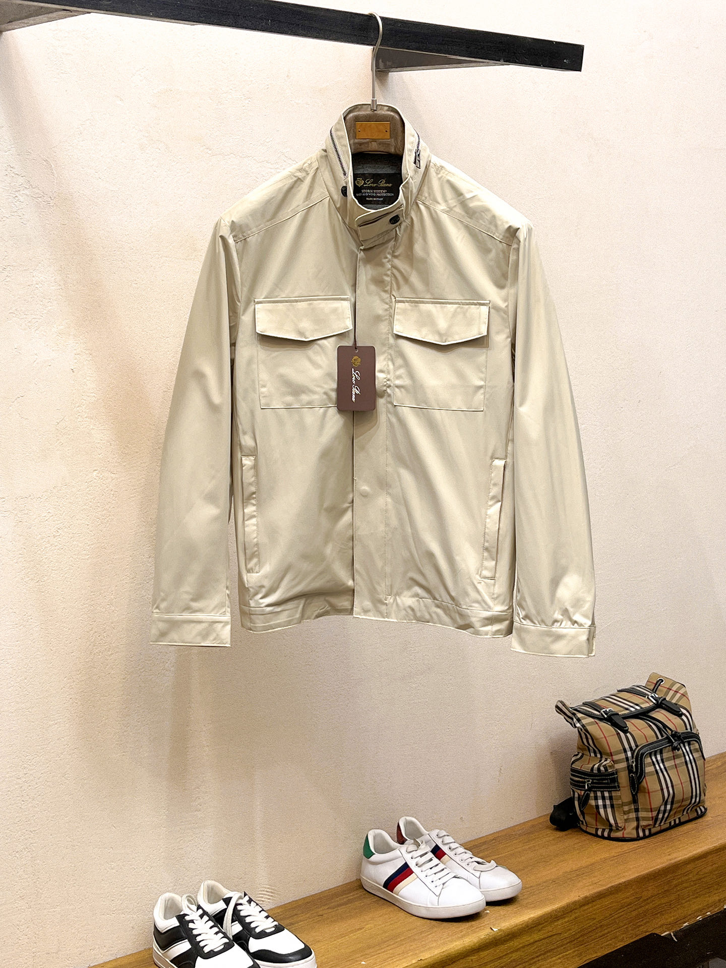 Loro Piana 秋冬 新款爆款专柜新款休闲时尚夹克 超前卫设计风格 细腻舒适 穿着非常轻便不易起皱