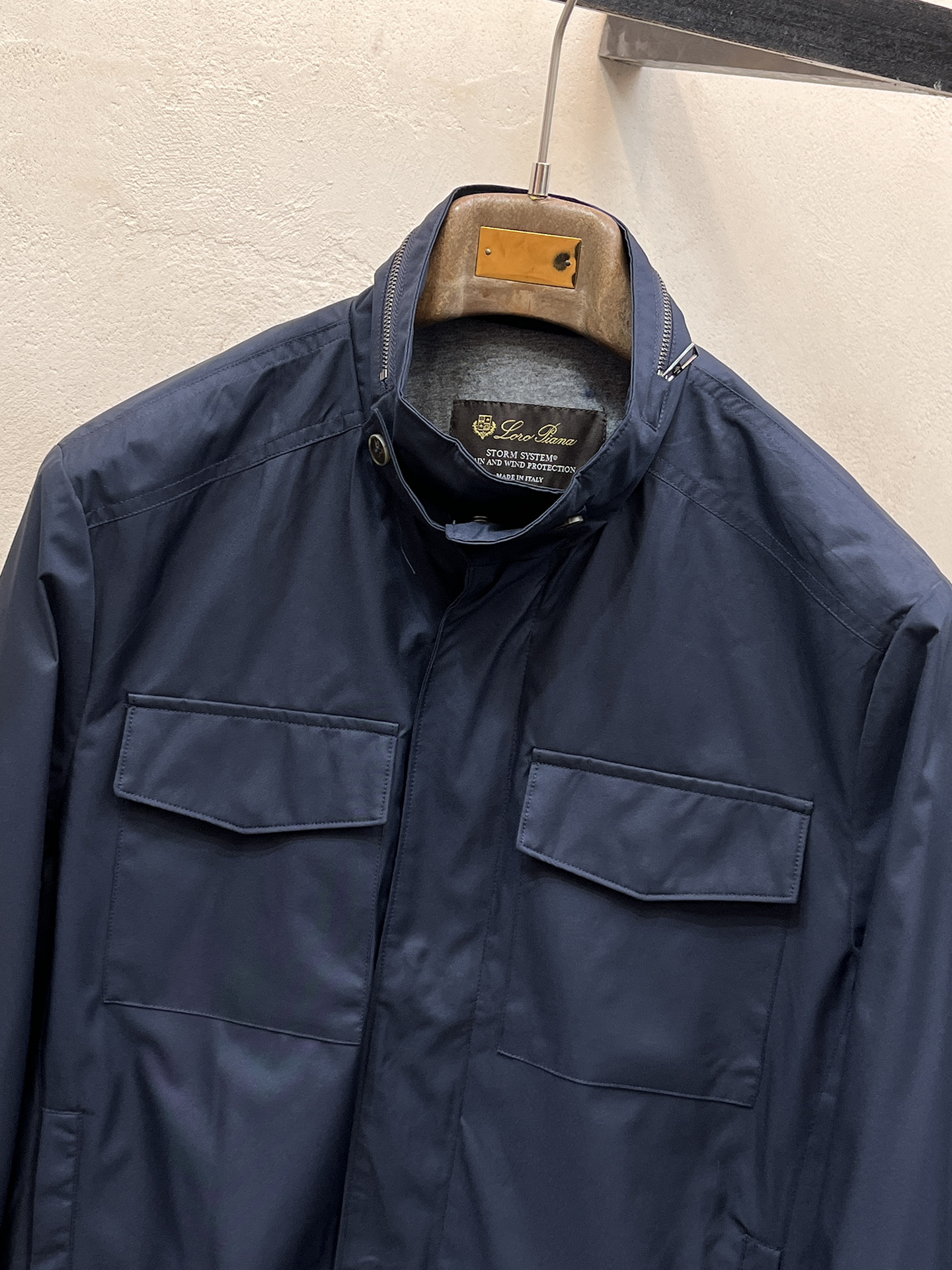 Loro Piana 秋冬 新款爆款专柜新款休闲时尚夹克 超前卫设计风格 细腻舒适 穿着非常轻便不易起皱