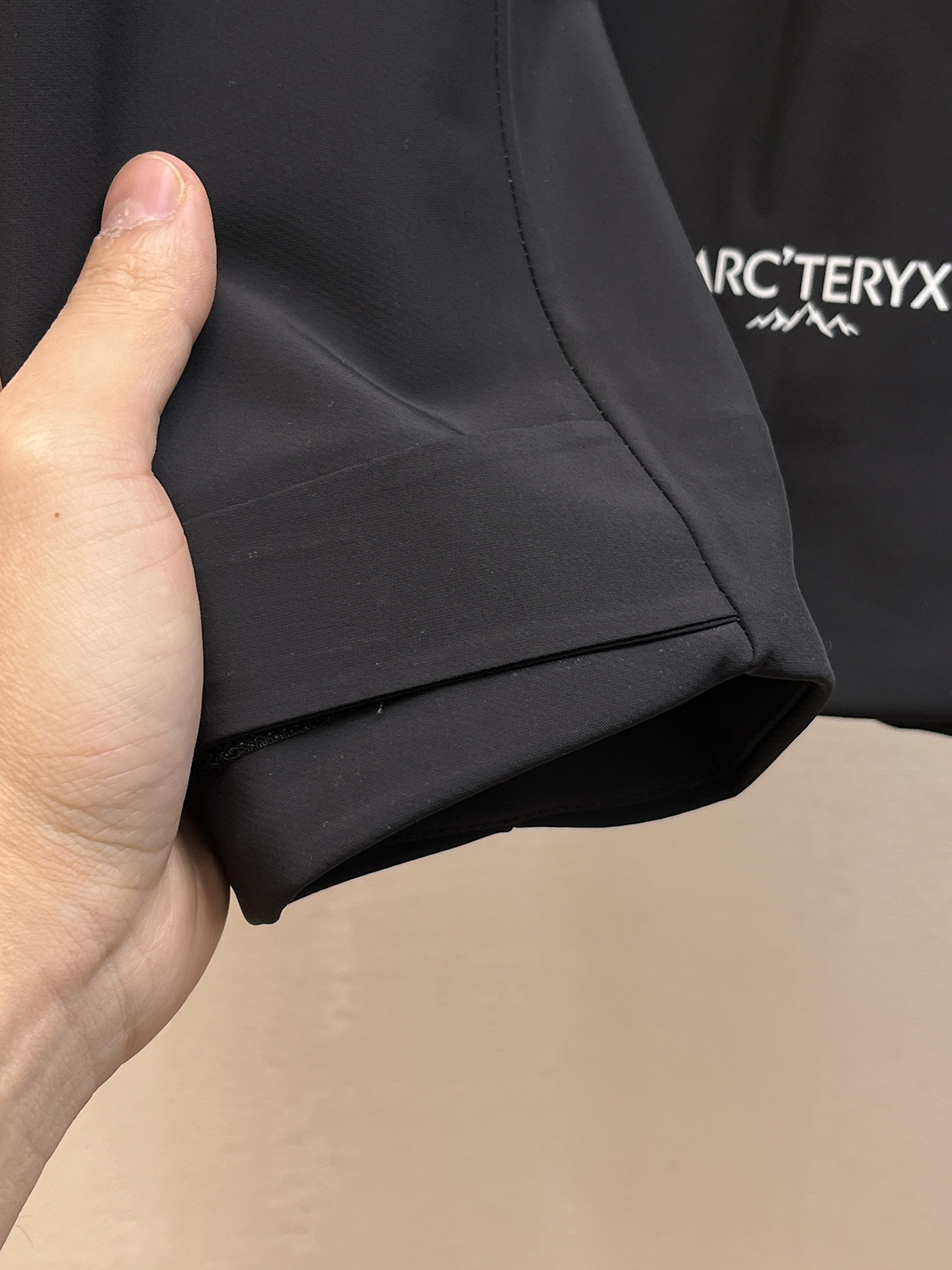 新品 始祖鸟 25ss新款轻薄硬壳冲锋衣百搭户外男女同款🔥采用原厂GORE-TEX科技面料细节辅料全部同